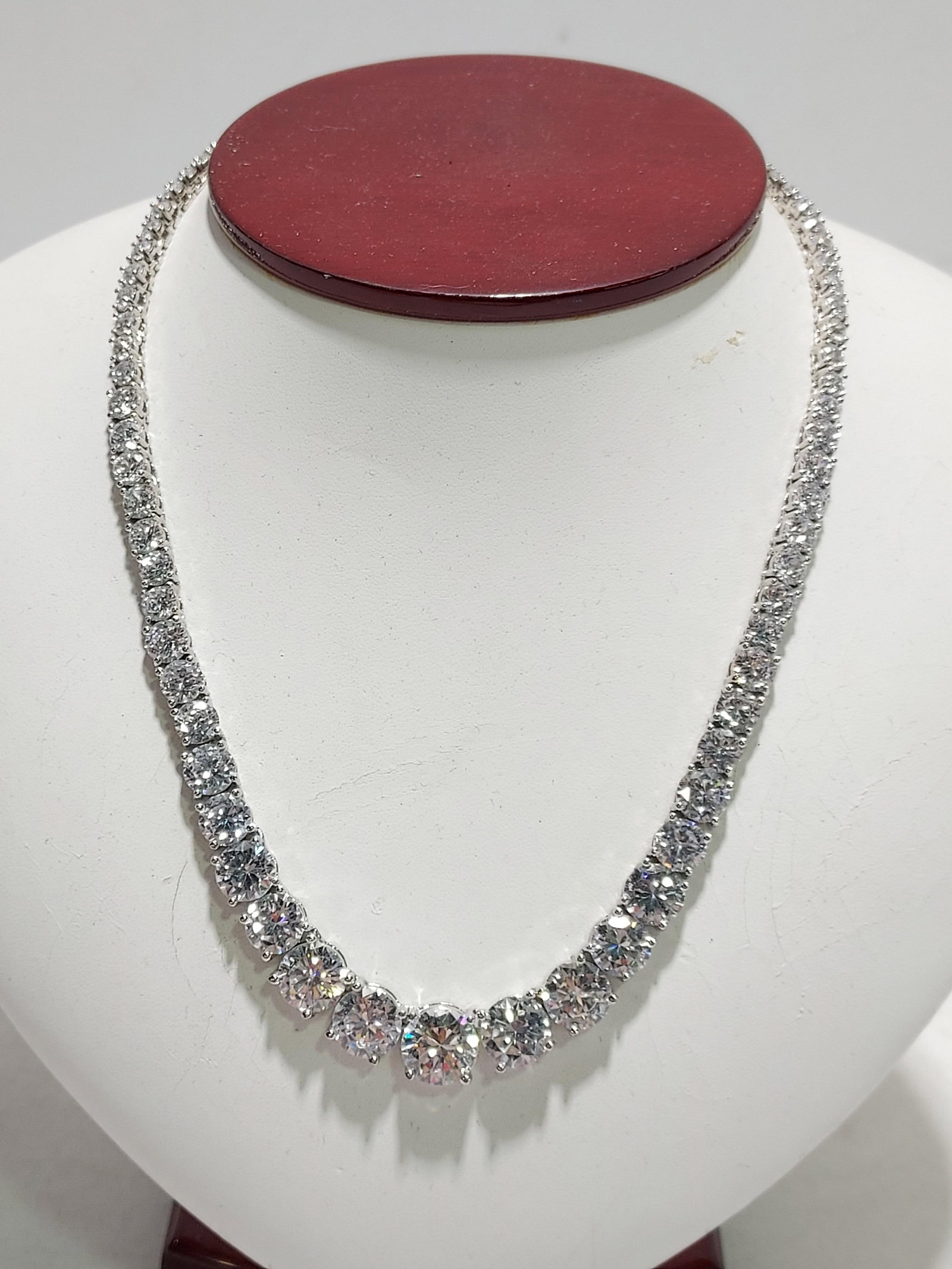 HJ260 Silver cubic zirconia necklace: Silver cubic zirconia necklace