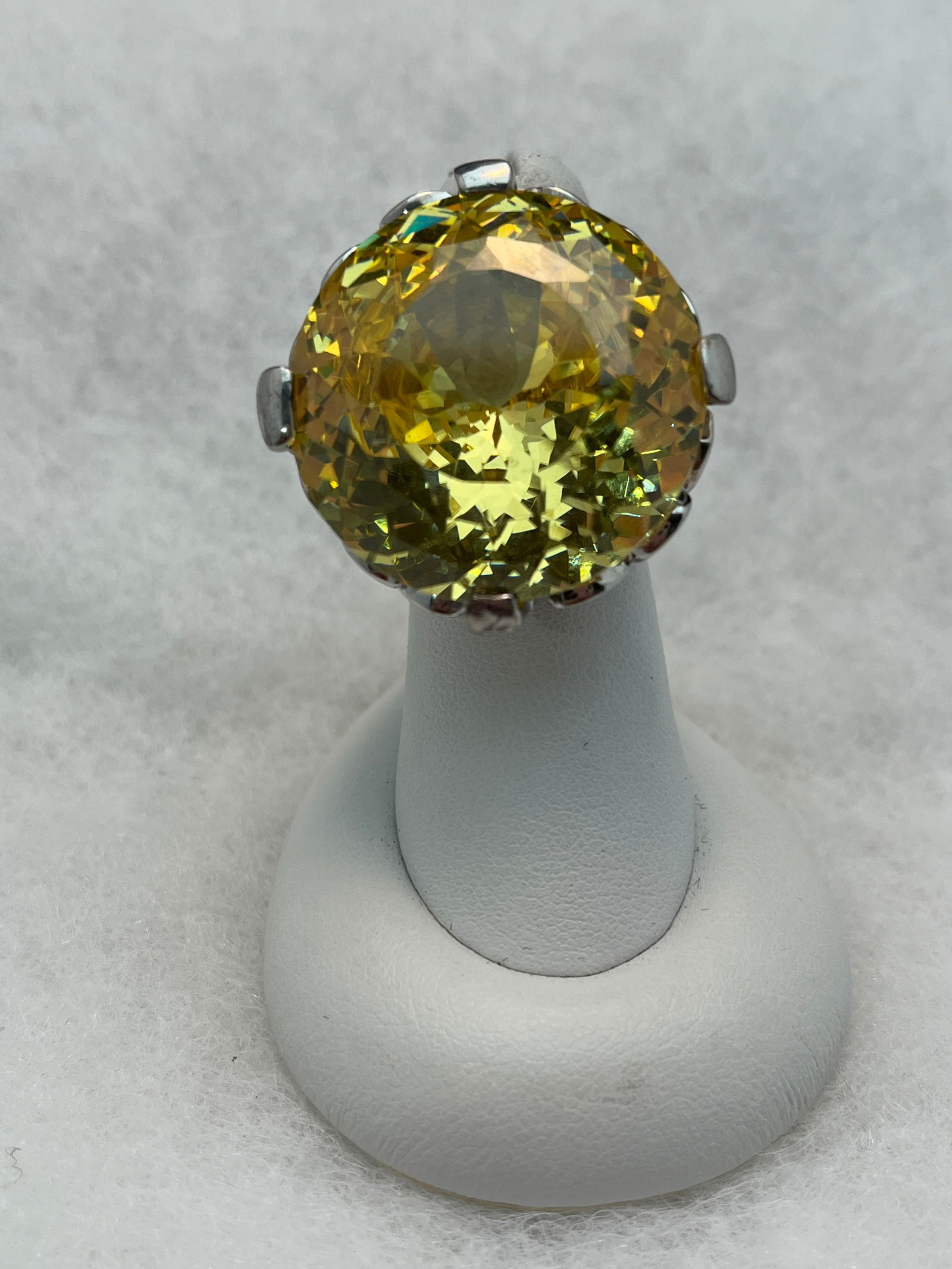 HJ194 Sterling ring w/ large faceted yellow stone (1 of 4)