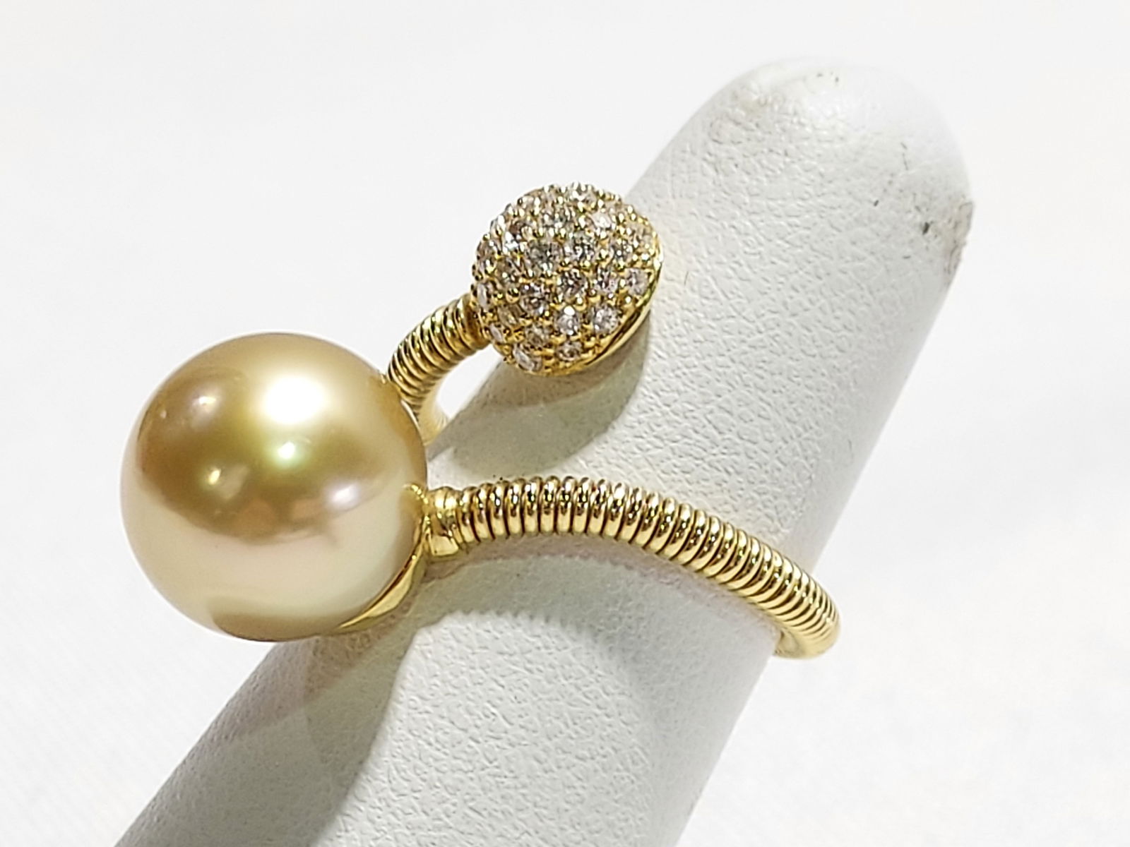 HJ202 18k yg South Sea pearl & diamond ring (1 of 5)