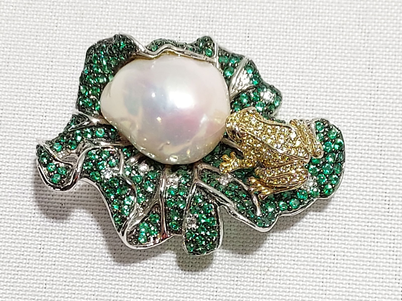 HJ189 Sterling silver pearl & stone brooch w/ frog (1 of 8)