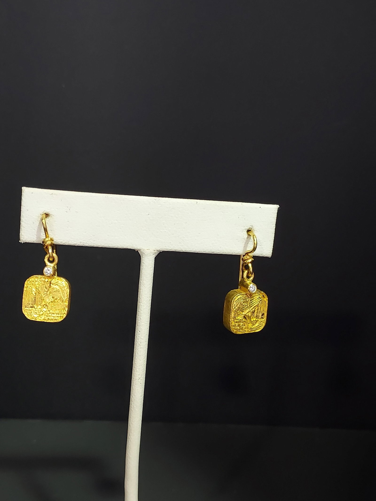 HJ166 22k yg square drop earrings w/ diamonds (1 of 7)