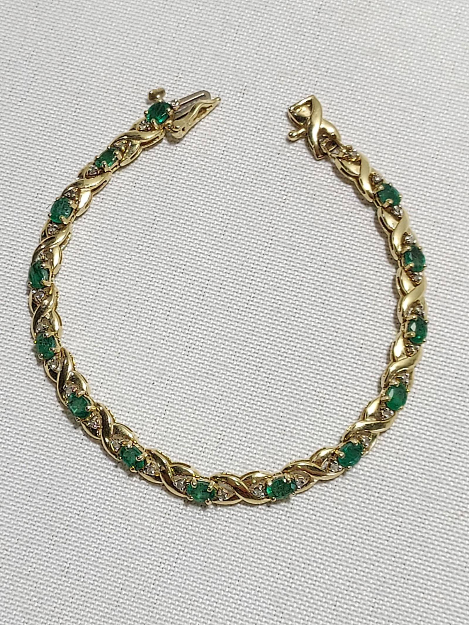 HJ90 Emerald and diamond 14k bracelet (1 of 7)