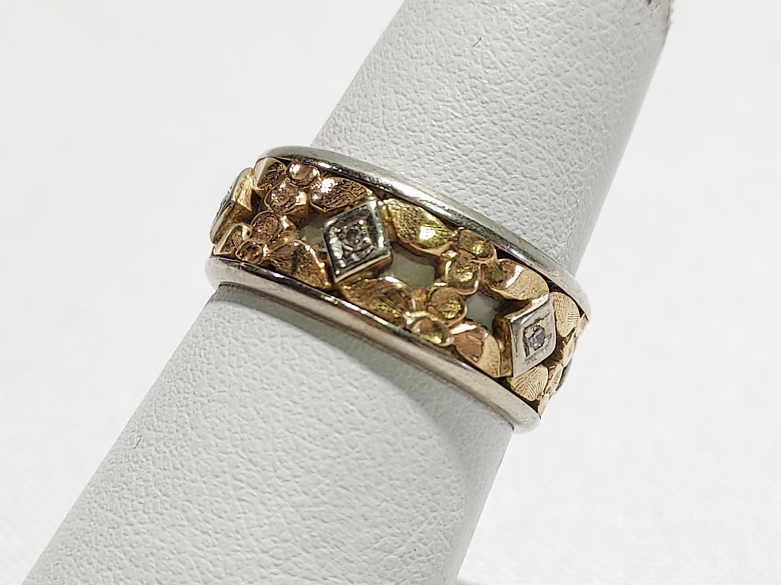 HJ58 Rose & white gold wide bands with diamonds: Rose & white gold wide bands with 6 small diamonds. Size 7. 5.3 grams
