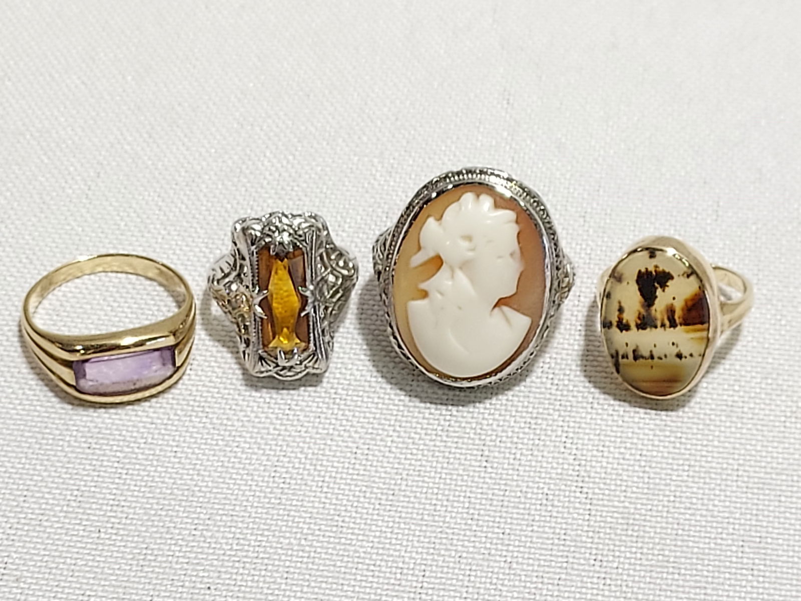 HJ104 Four gold ladies rings (1 of 8)