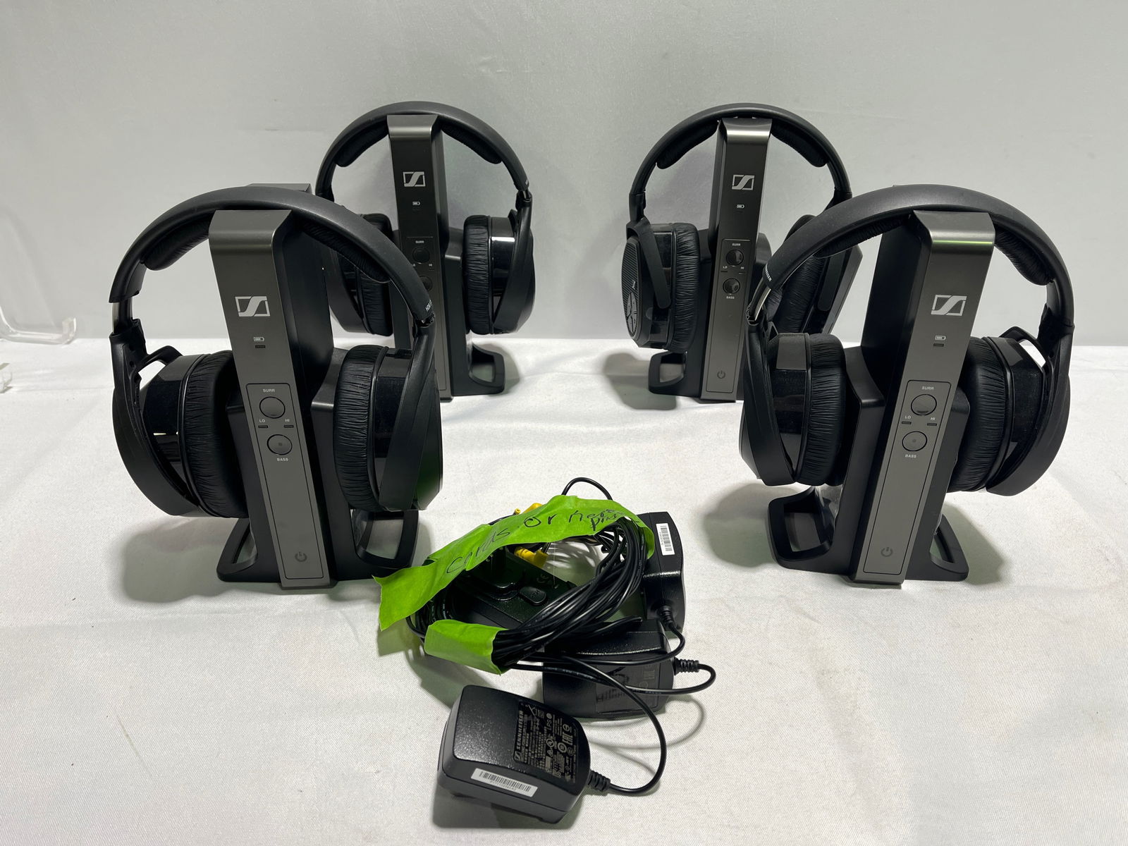 H210 4 prs Sennheiser TR 175 Digital Headphones (1 of 5)