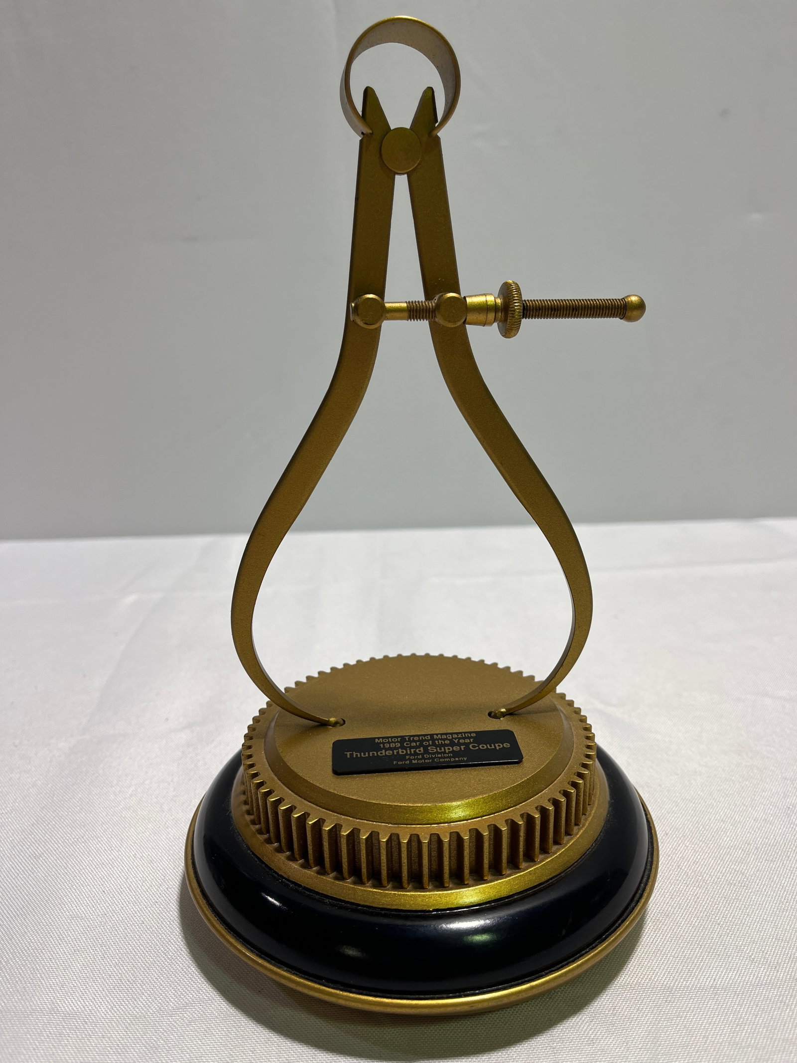 H1527 Motor Trend Trophy Car of Year Thunderbird: Motor Trend Magazine 1989 Car of the Year Thunderbird Super Coupe, Ford Division, Ford Motor Company. 9.5" x 5.5" x 5.5".