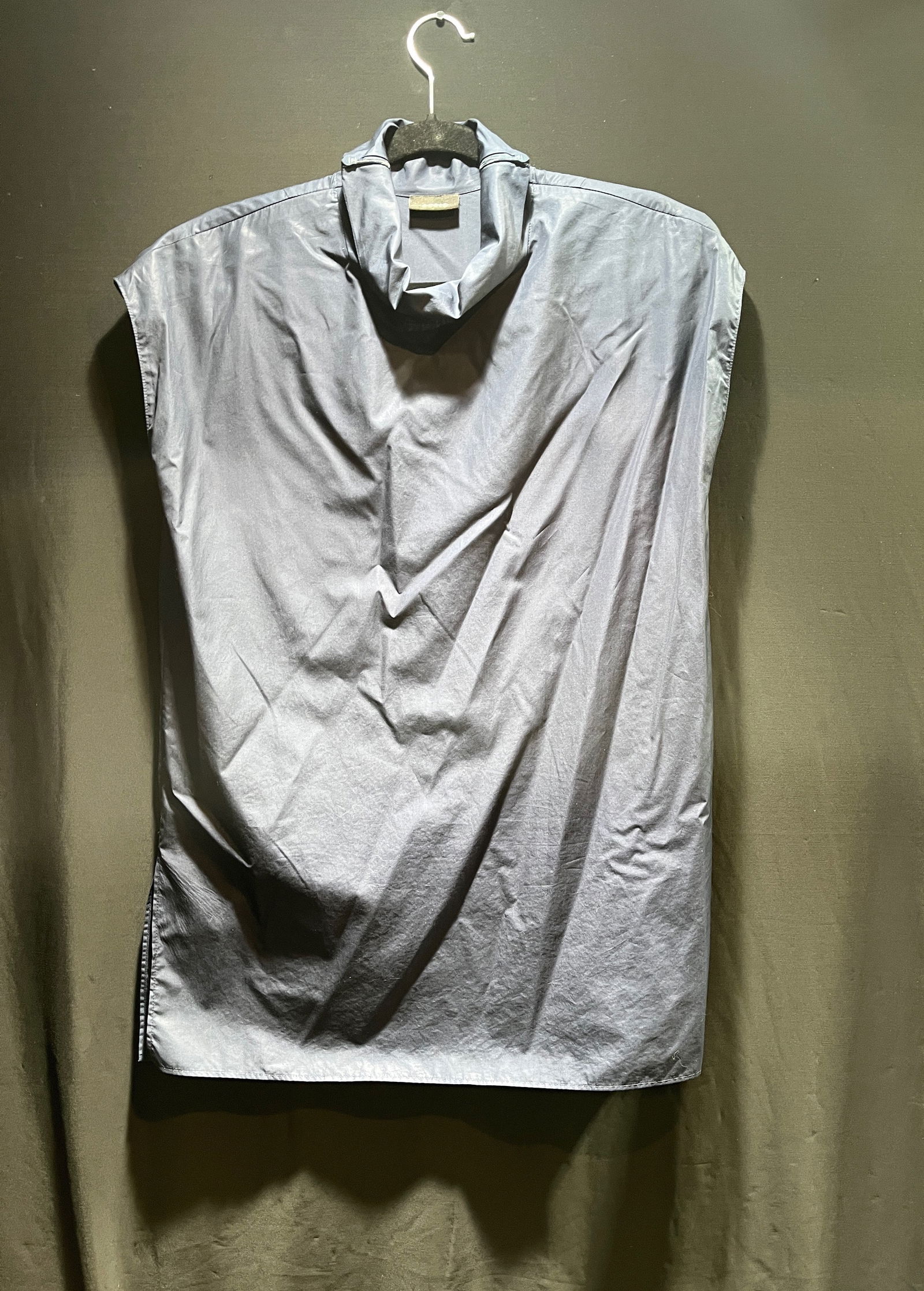 H886 Akris navy sleeveless turtleneck top w/ zips (1 of 4)