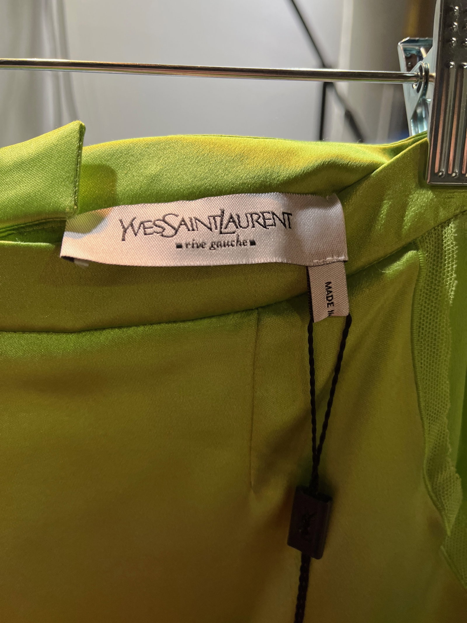 H25 Yves Saint Laurent Lime Gr chinoiserie skirt: Yves Saint Laurent lime green chinoiserie skirt, side slits, zip closure, new with tags. Size F 38