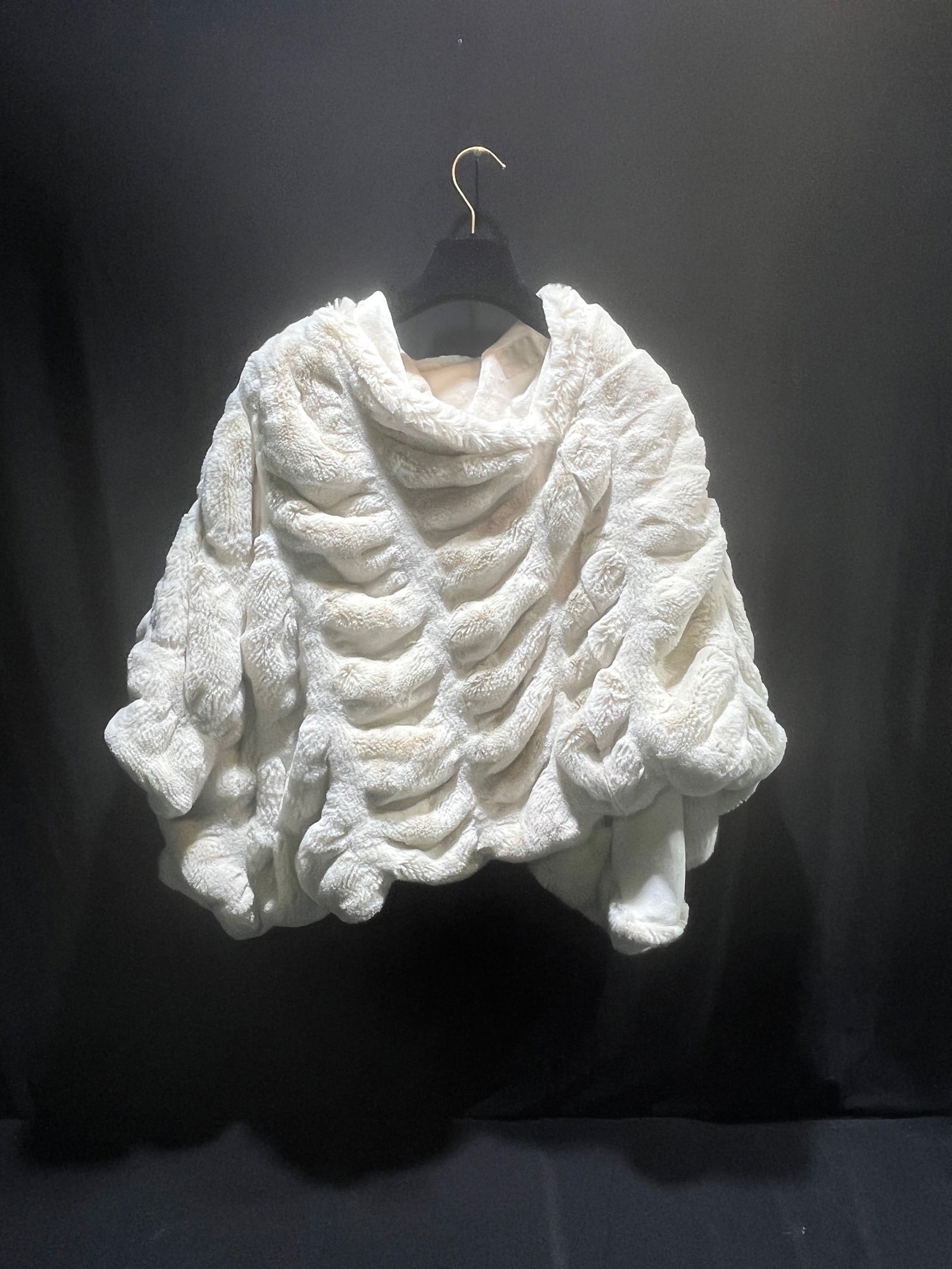 H1209 Ivory faux fur poncho (1 of 5)