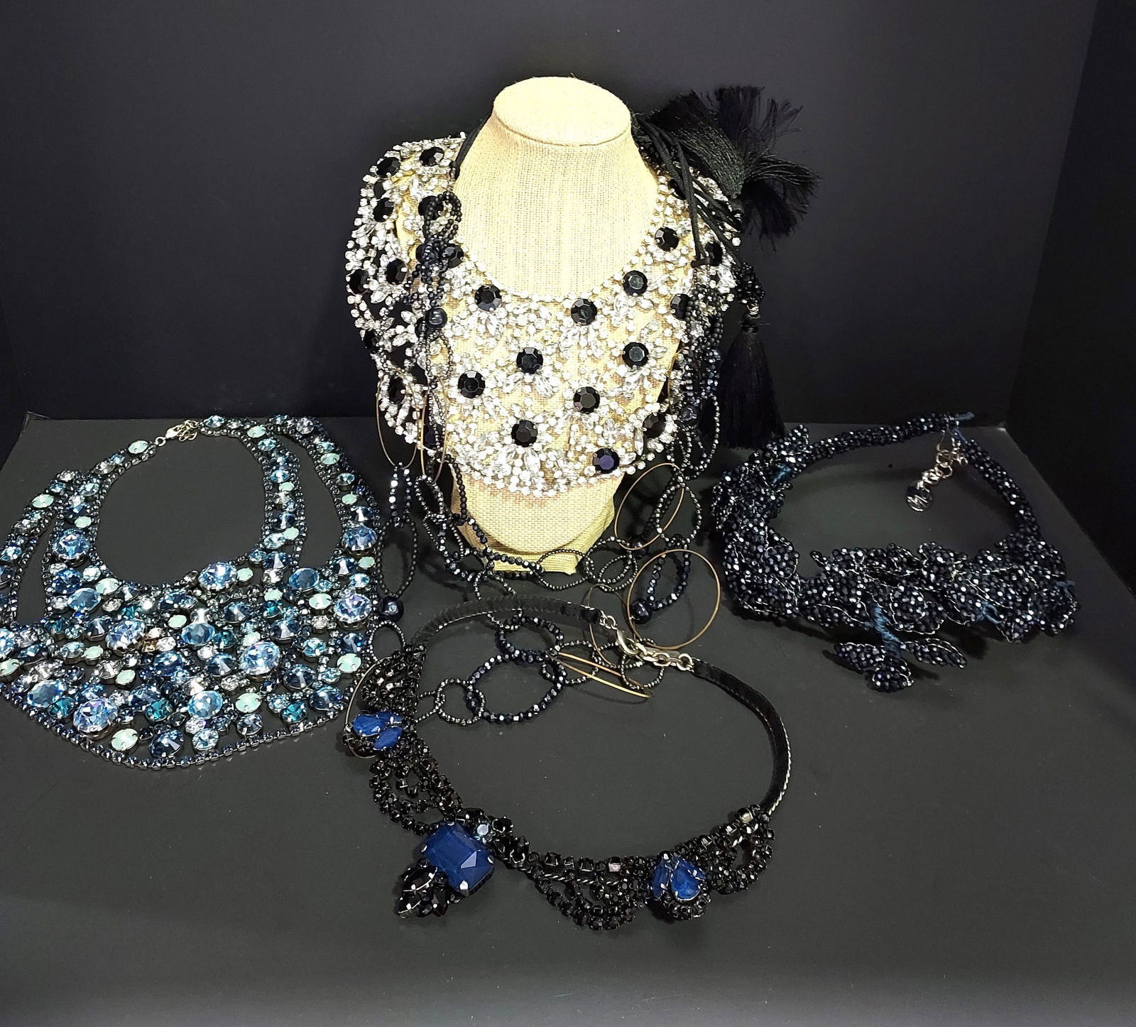 H609 5 necklaces (1 of 7)