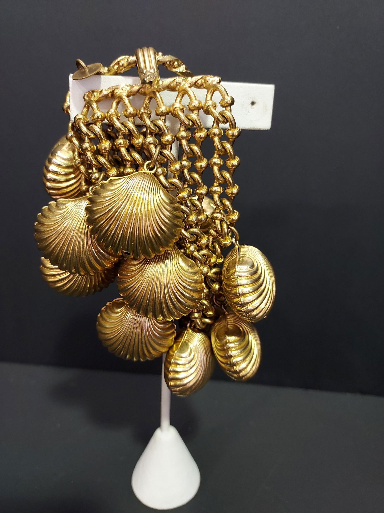 H500 Dominique Aurientis gold tone shell bracelet (1 of 5)