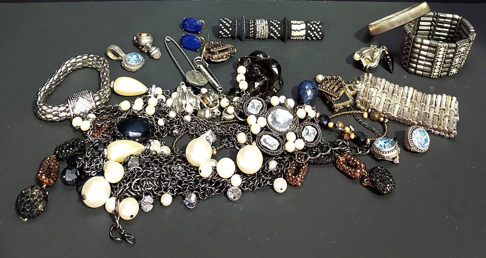 H625 21 pc signed and unsigned costume jewelry (1 of 6)