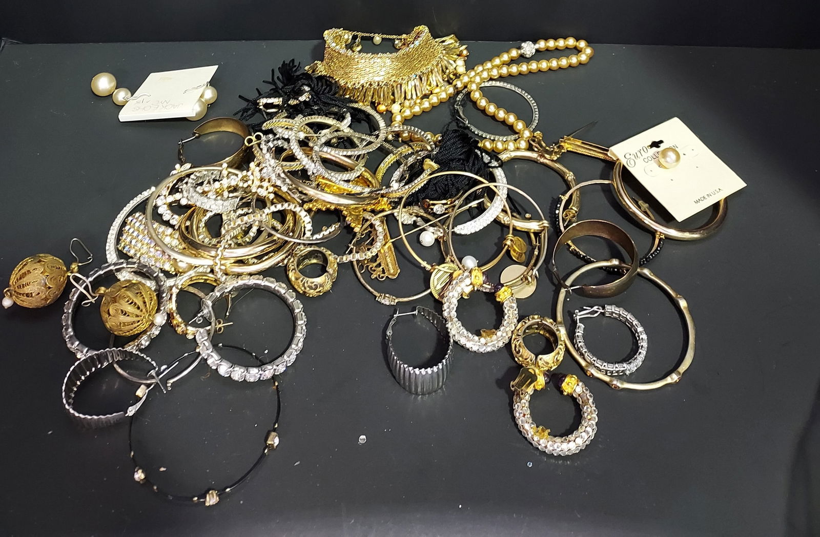 H528 Lot assorted signed/unsigned costume jewelry (1 of 5)