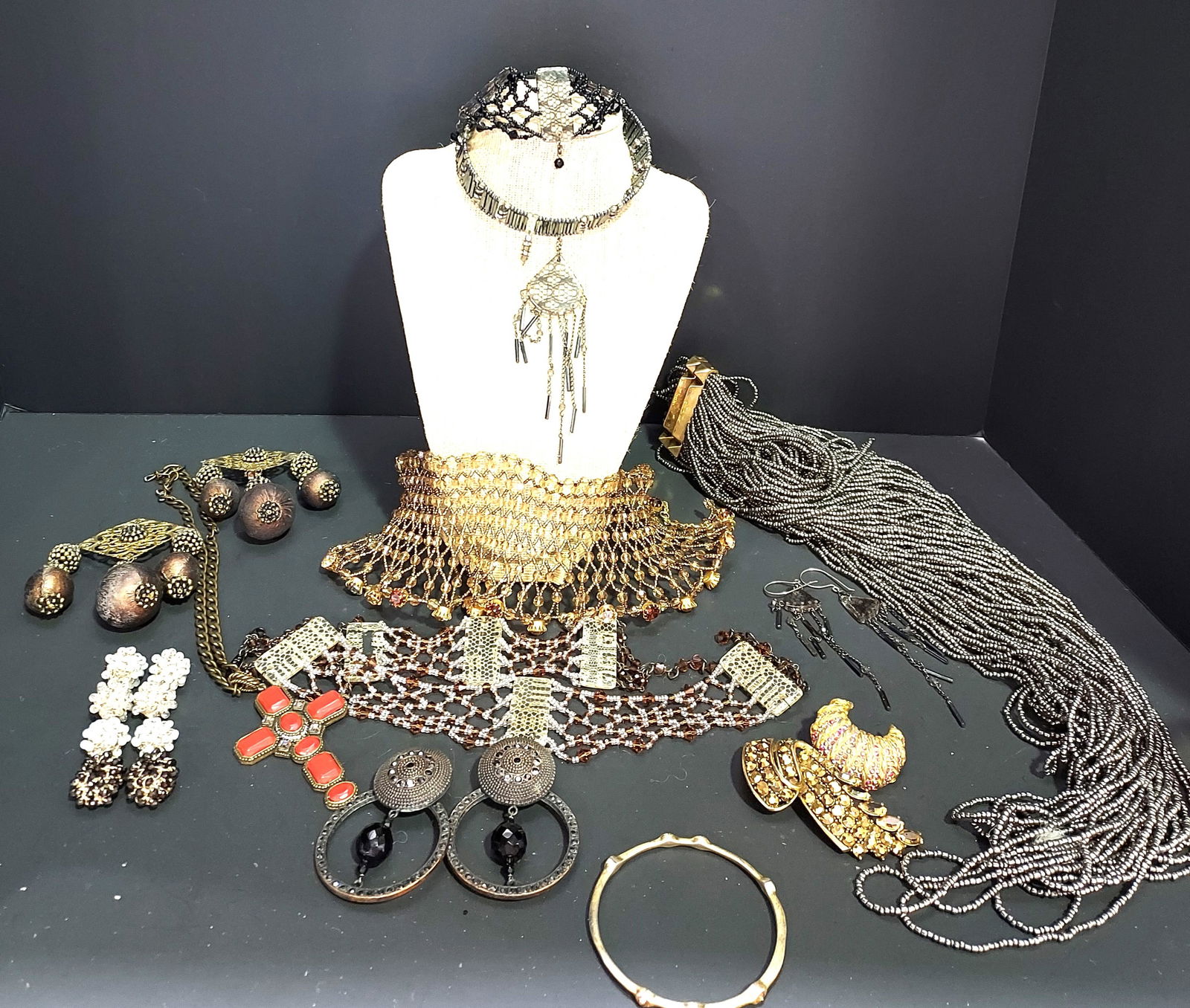 H614 14 pc signed and unsigned costume jewelry (1 of 7)