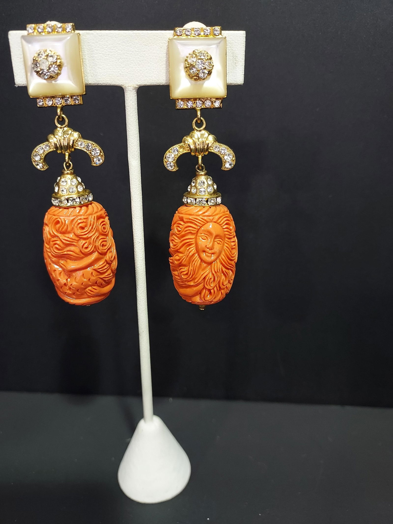 H507 Carlo Zini faux coral gold tone earrings (1 of 6)
