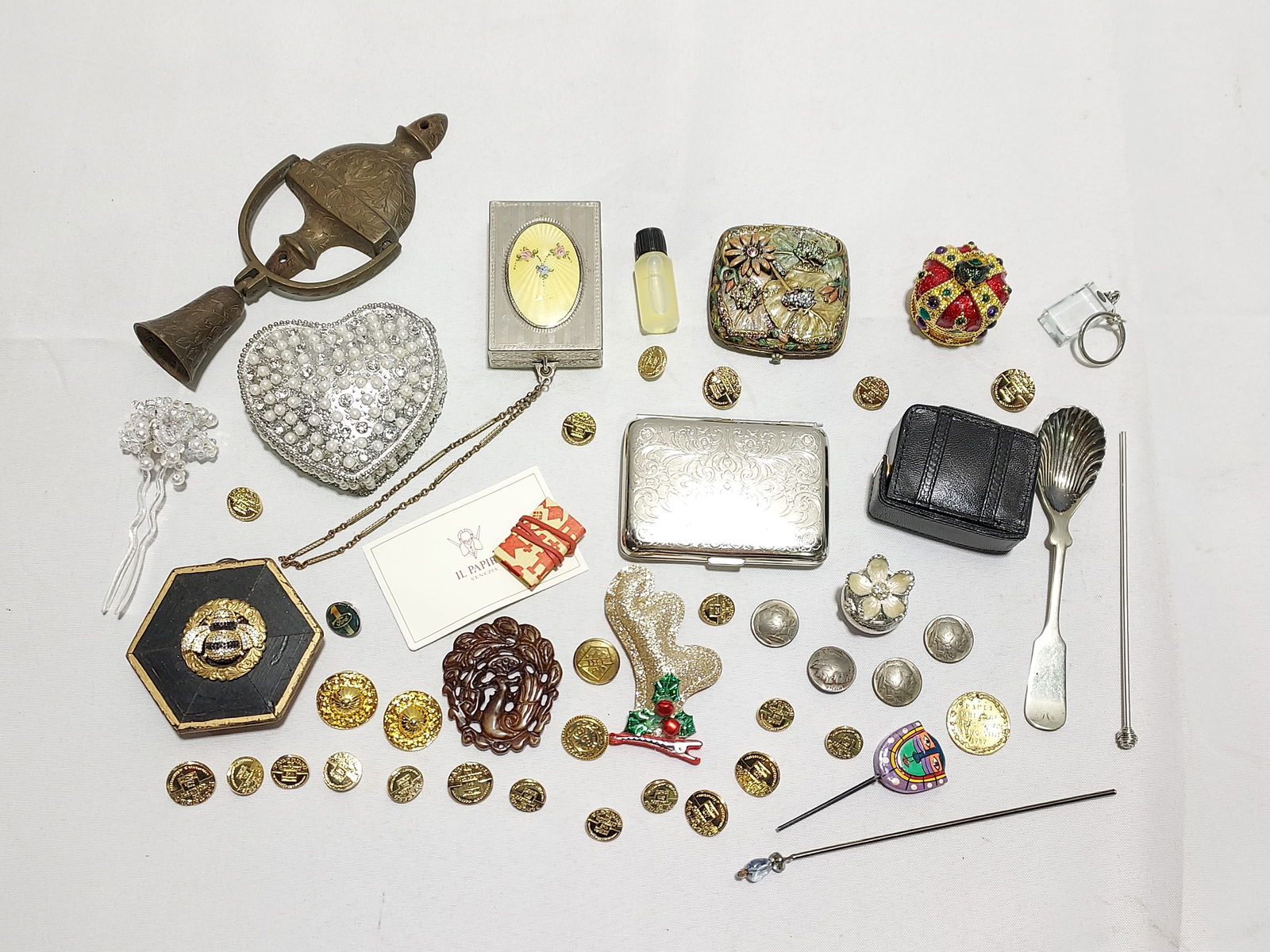 H538 36 pc vanity items and decorative accessories (1 of 10)