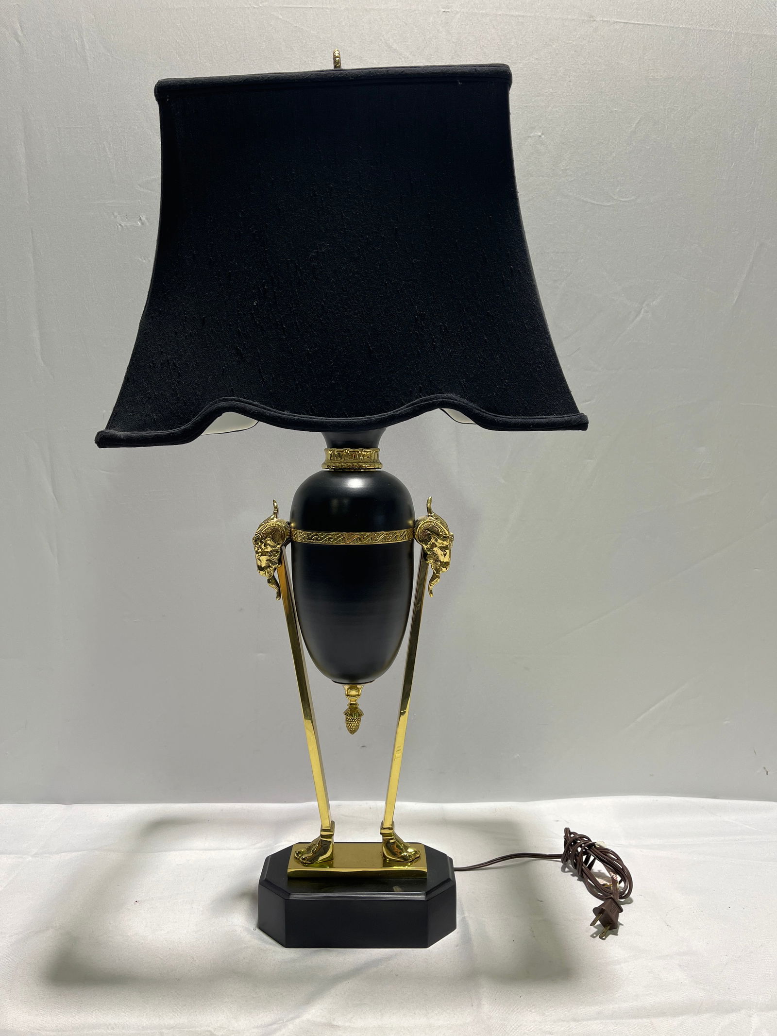 H1132 Ram's Head Lamp (1 of 5)