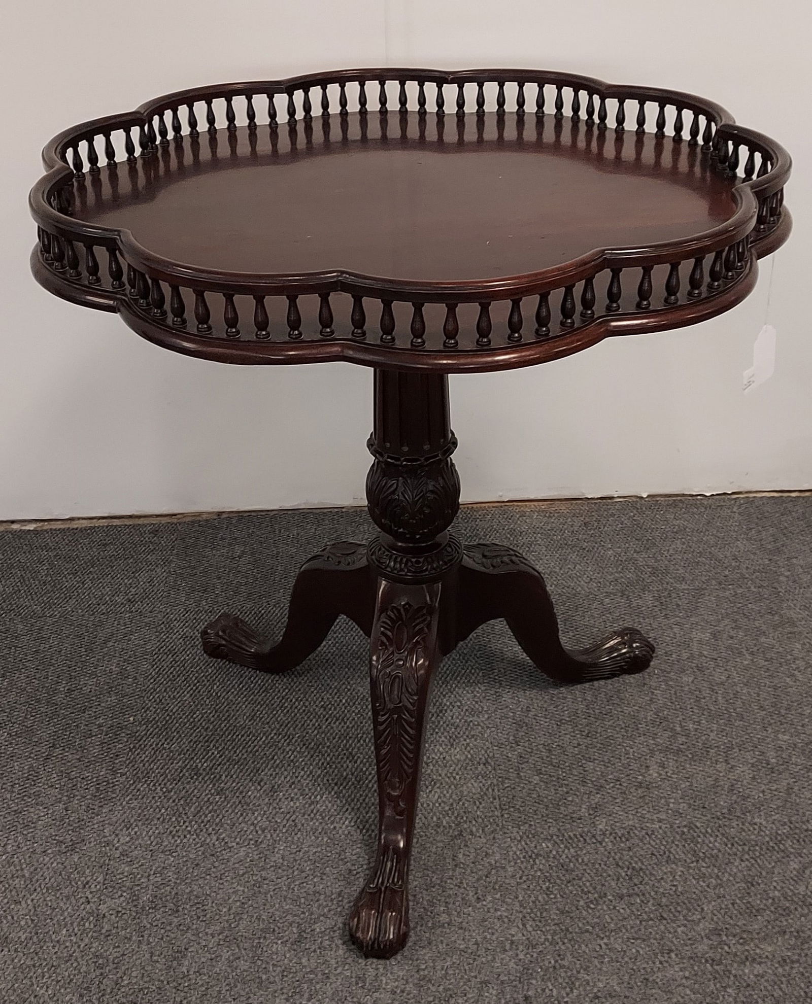 H1223 Georgian style Round Mahogany Tea Table (1 of 9)