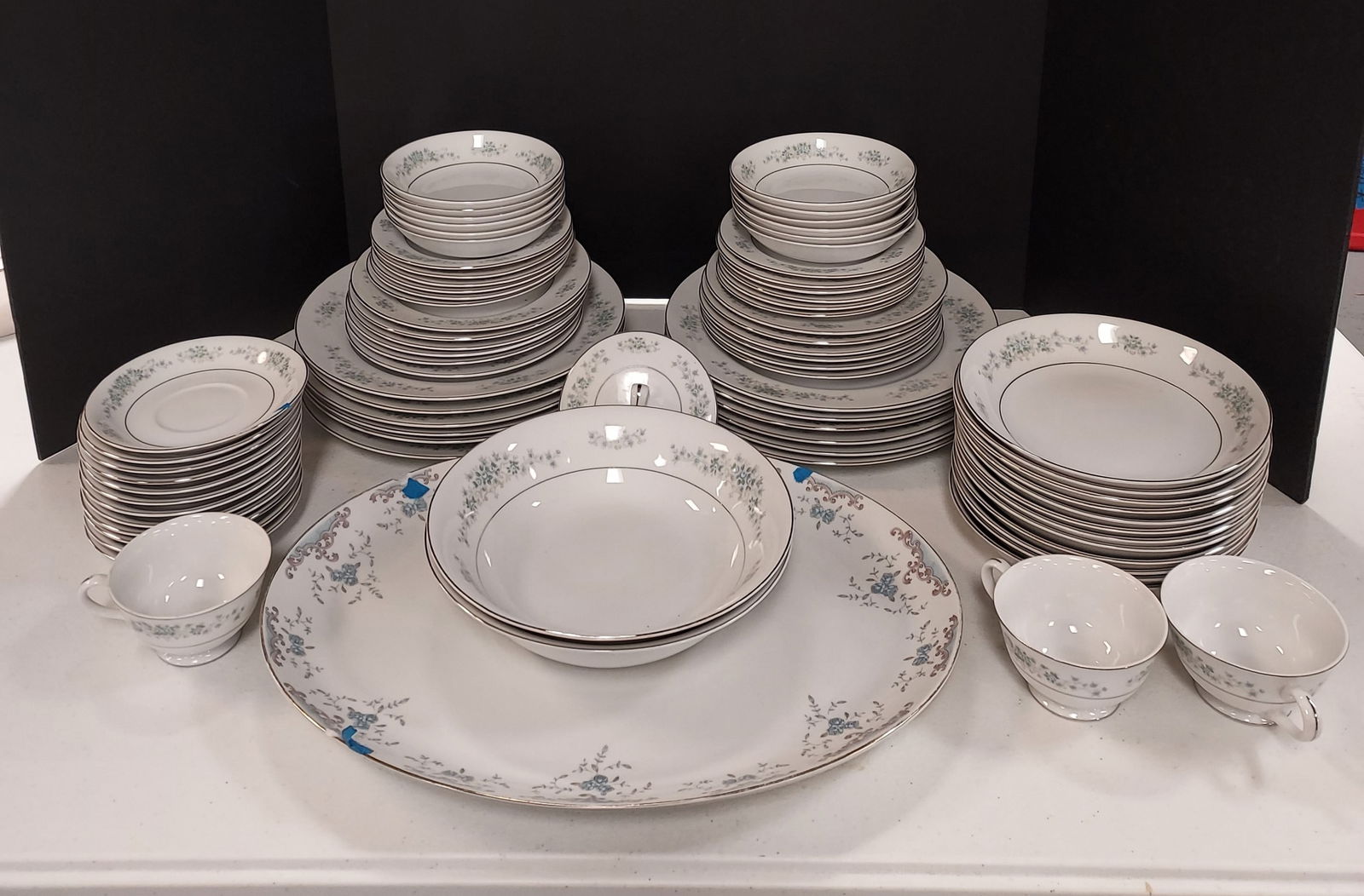 H1615 Crest Wood China Moncliar Japan Dinnerware: Crest Wood China Moncliar Japan Dinnerware: 12 Dinner plates 10", 12 soup bowls 8", 12 dessert bowl 6", 2 serving bowls 10", 12 side plates 4", 12 side plates 8", 12 saucers 6", 2 tea cups and a sugar