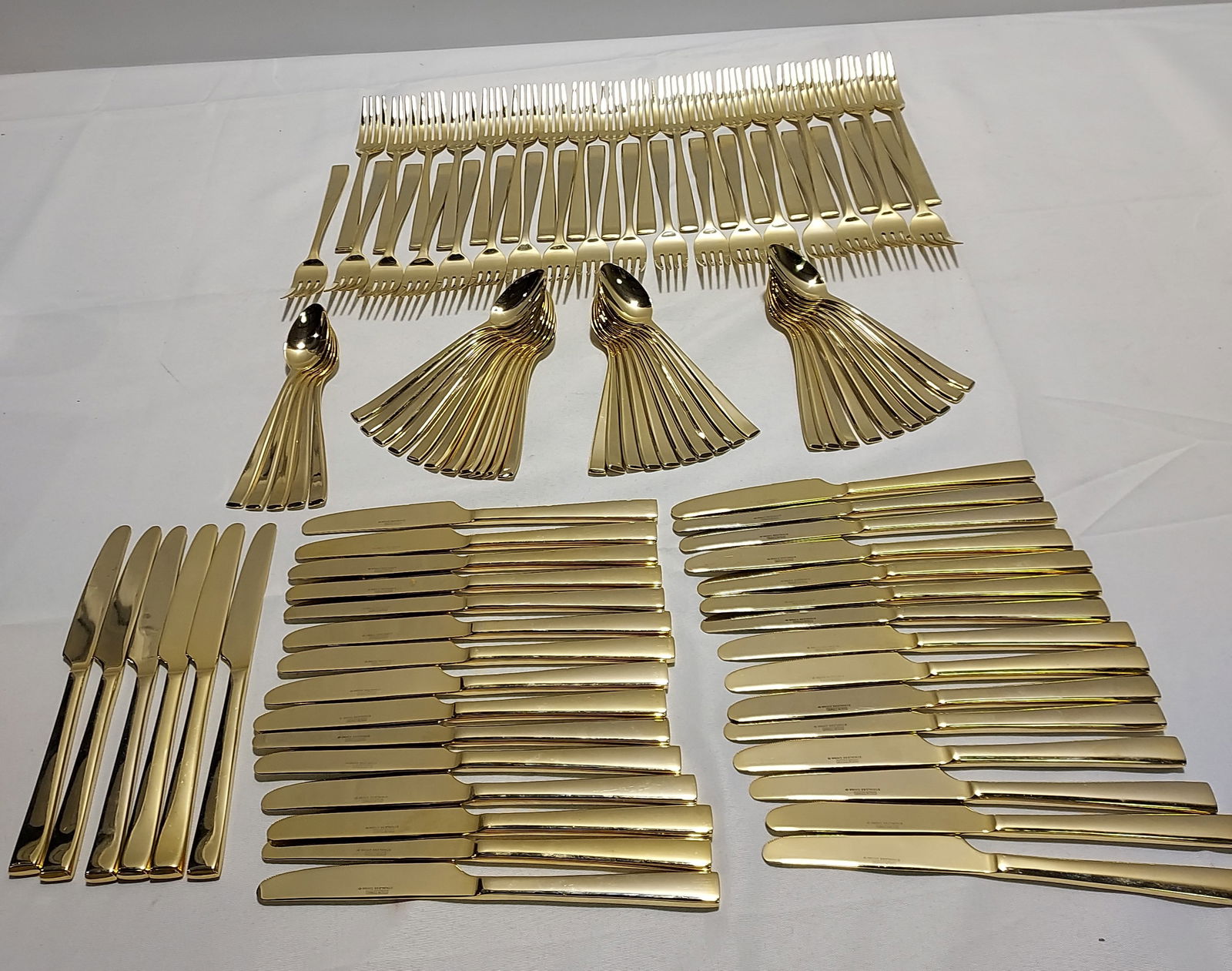 H1311 108 pc Colin Cowie Gold Chop flatware svc 36 (1 of 12)