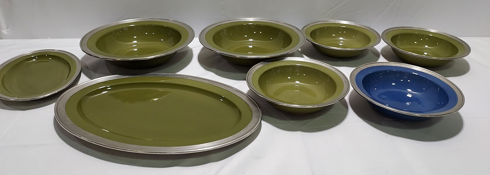 H2043 8 pc Match Pewter Convivio Bowls Platters. (1 of 12)
