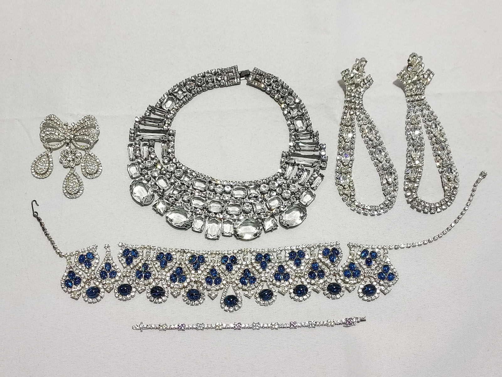H605 5 pc silver tone & rhinestone costume jewelry (1 of 5)