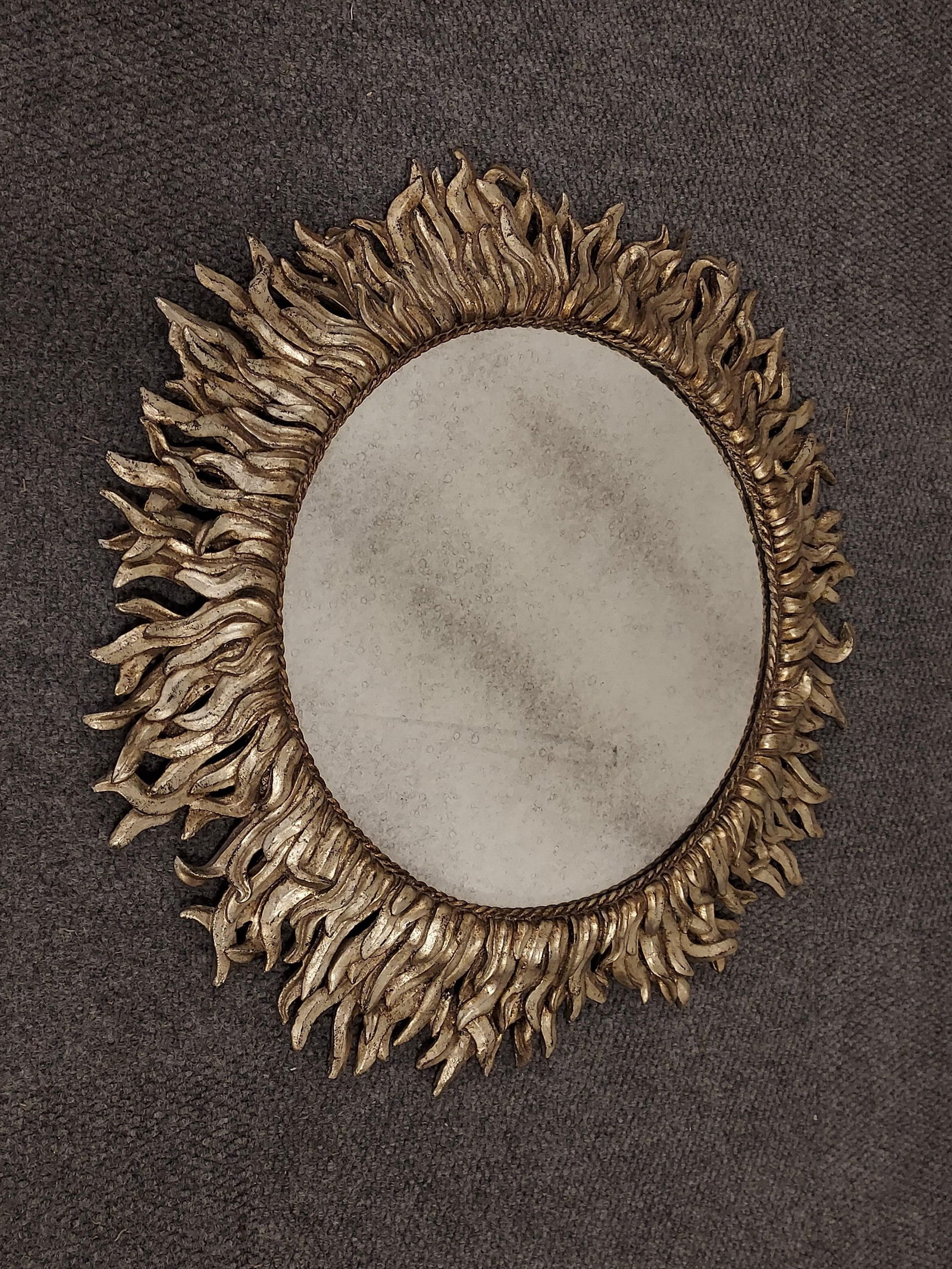 H1518 Round mirror: platinum finish, wreath style (1 of 5)