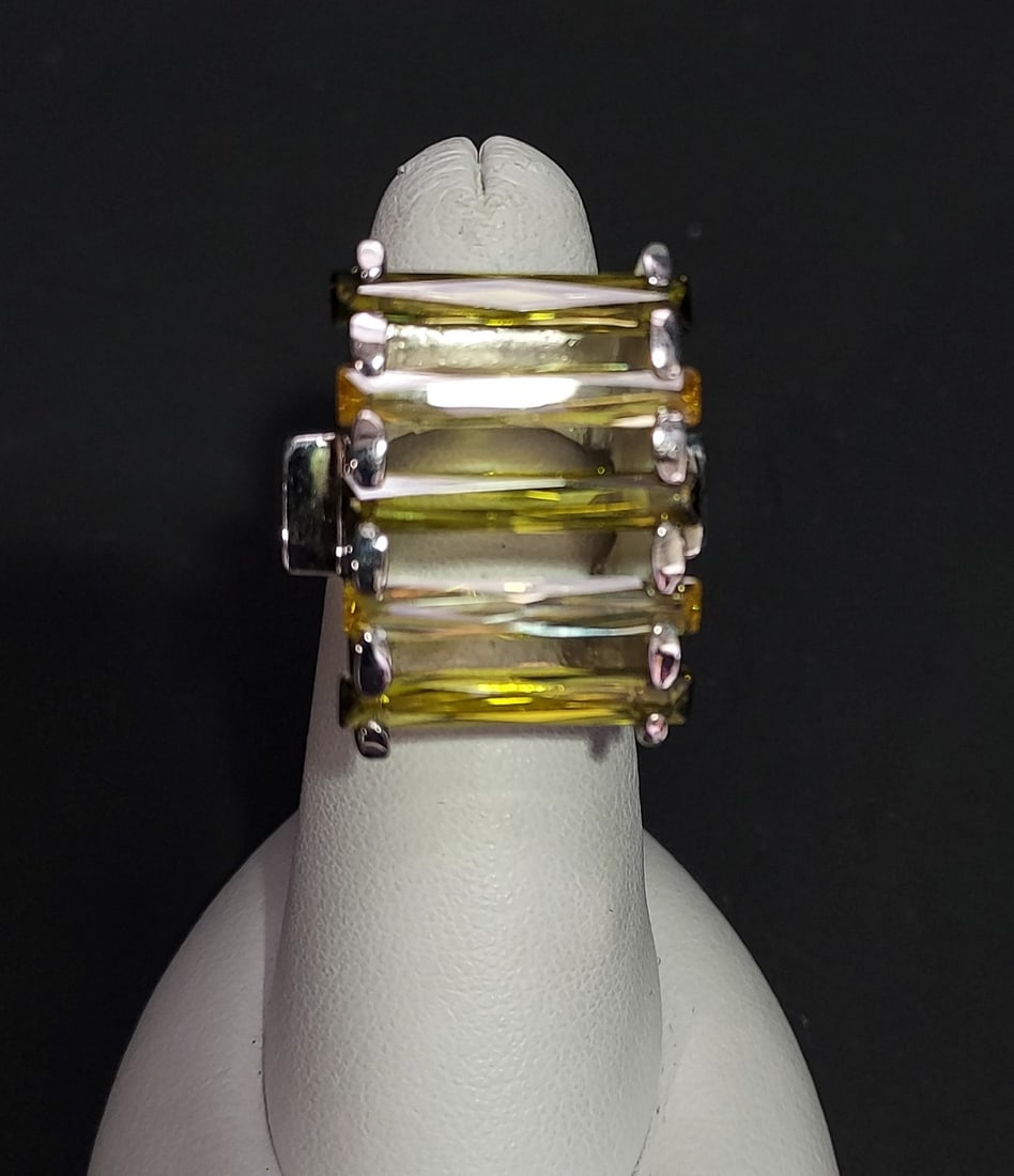 HJ17 Silver ring with grreen stones (1 of 5)