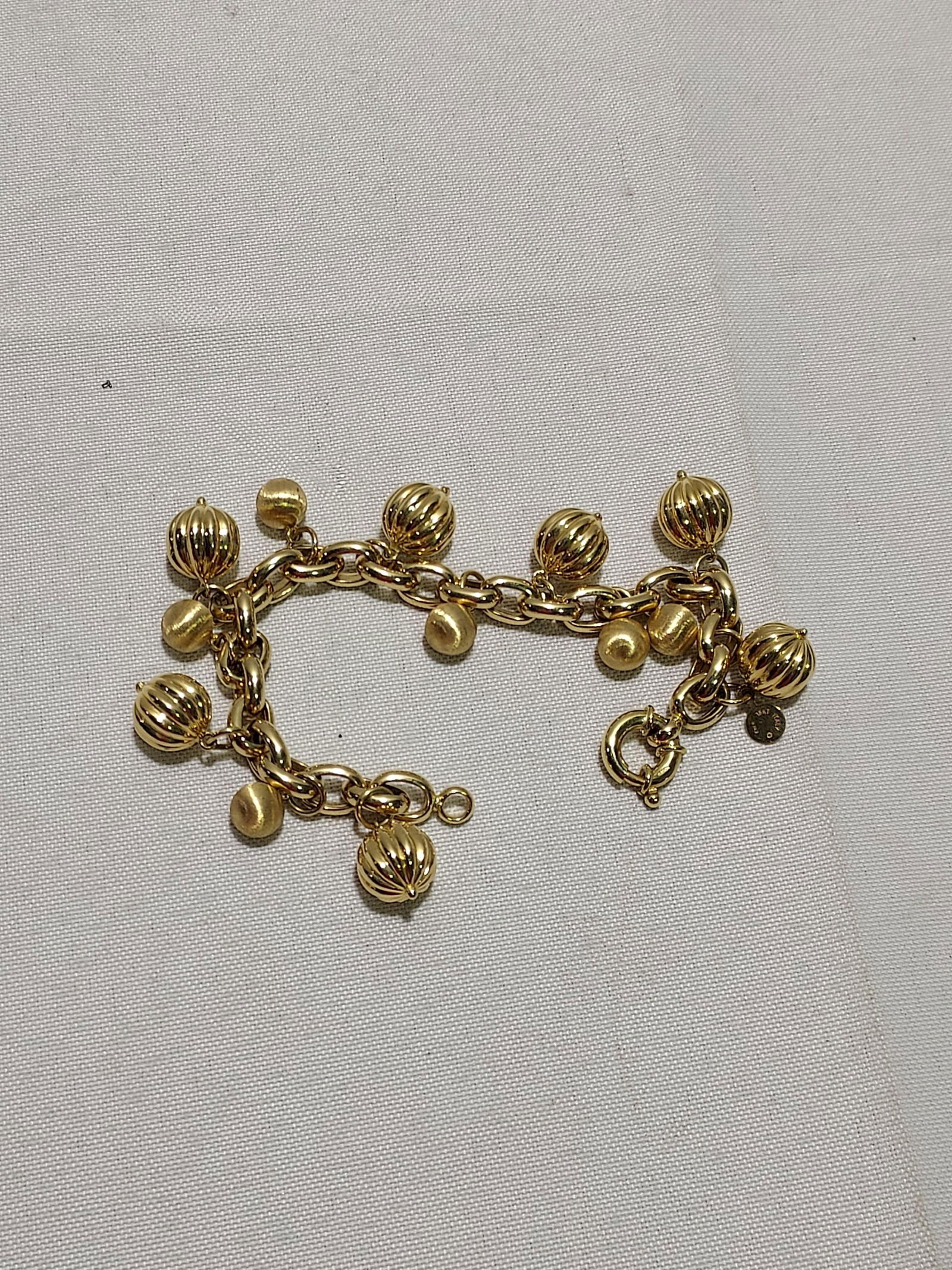 HJ158 18k yg link bracelet w/ dangling balls (1 of 2)
