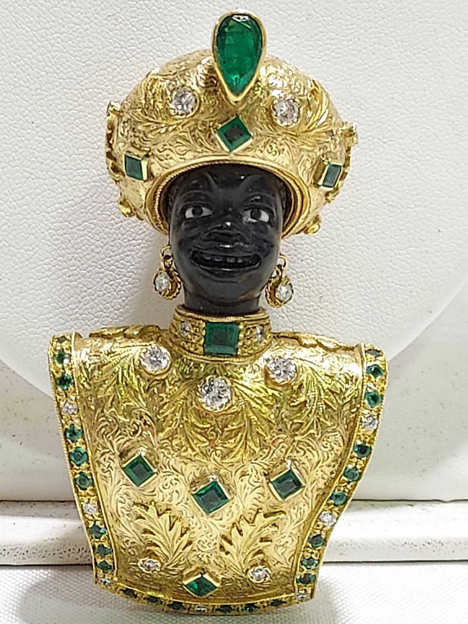 HJ303 Diamond, emerald and pearl Blackamoor brooch (1 of 10)