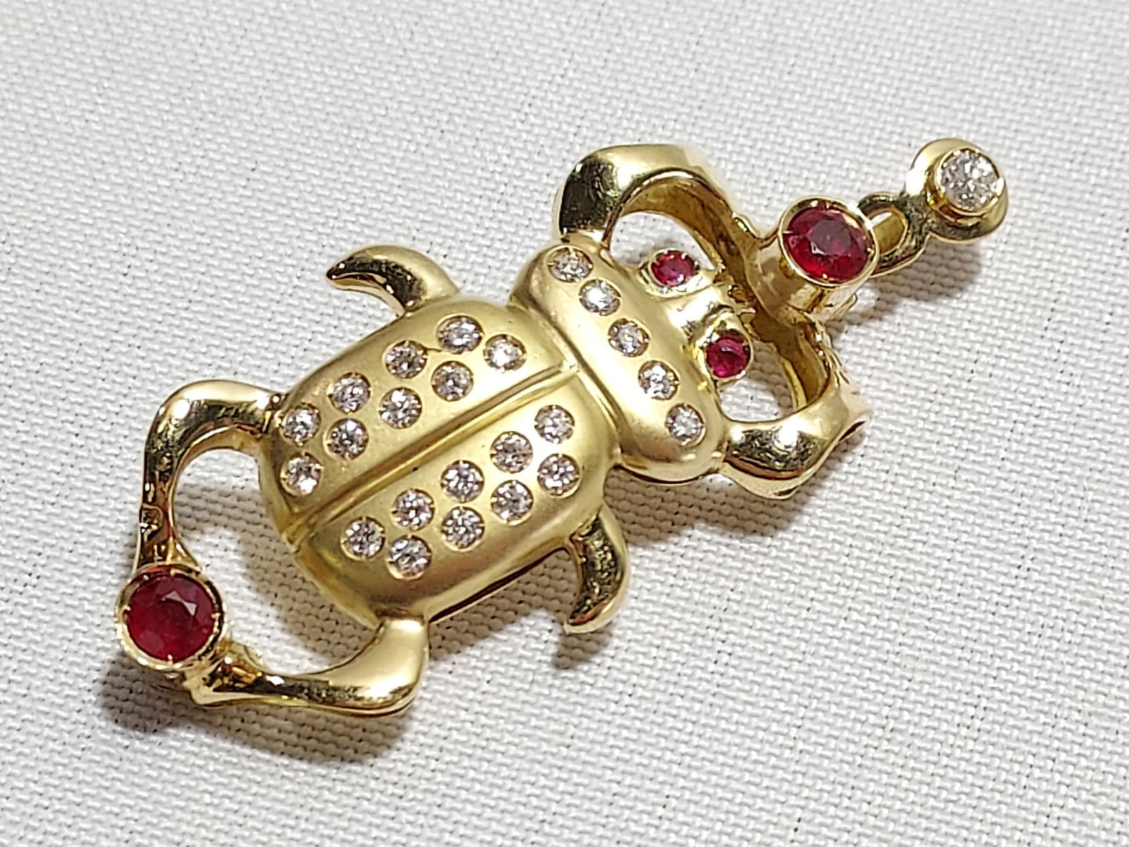 HJ205 Scarab pendant, 18k yg w/ diamonds & rubies (1 of 5)