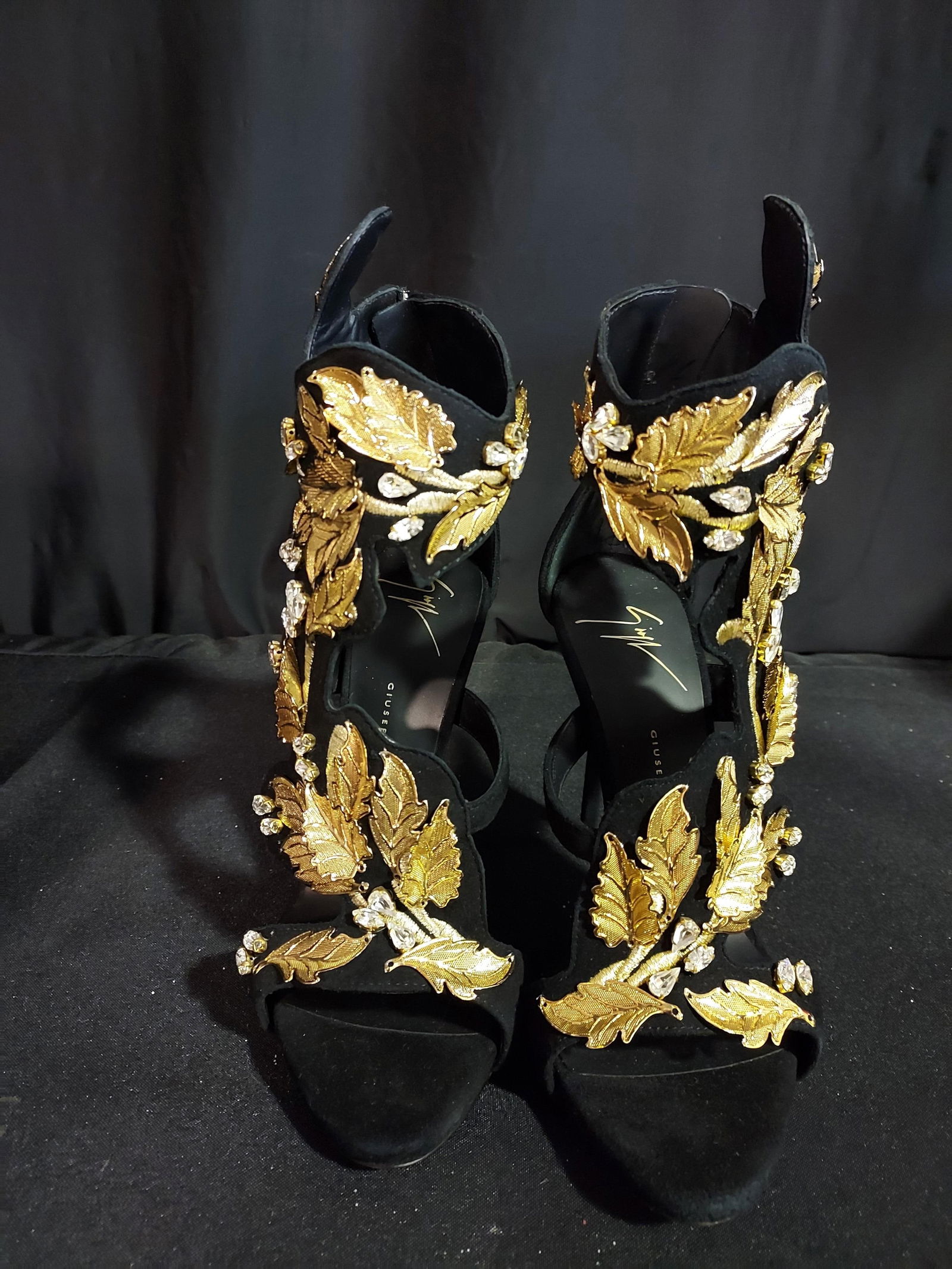 HI3014 Giuseppe Zanotti black & gold leaves heels (1 of 10)