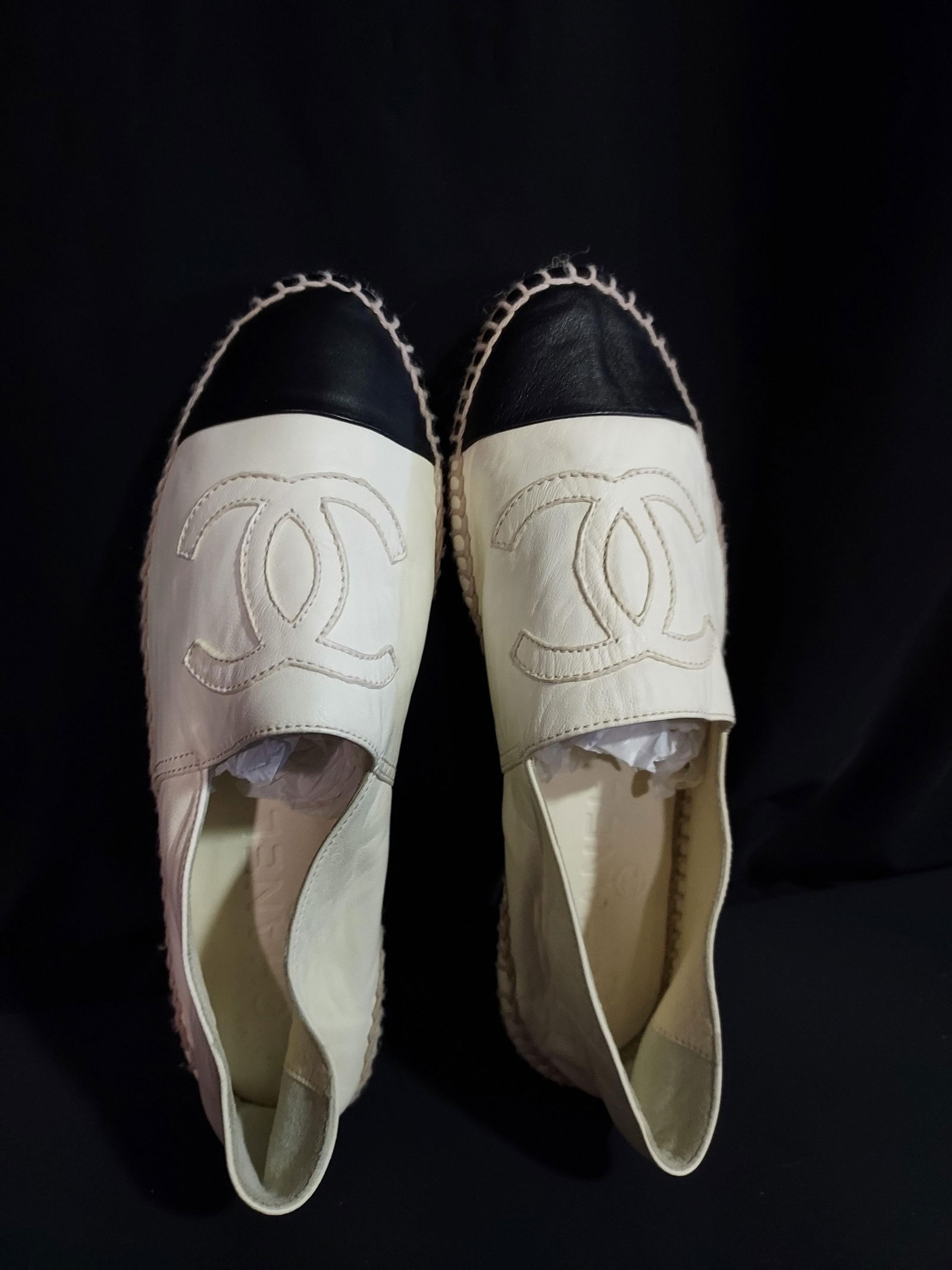 H720 Chanel white leather Espadrilles: Chanel white leather Espadrilles. Off white leather with interlocking CC logo sewn to arch, interior stamped Chanel, Jute trim, and round toes, rubber soles with inset quilt pattern and raised letteri