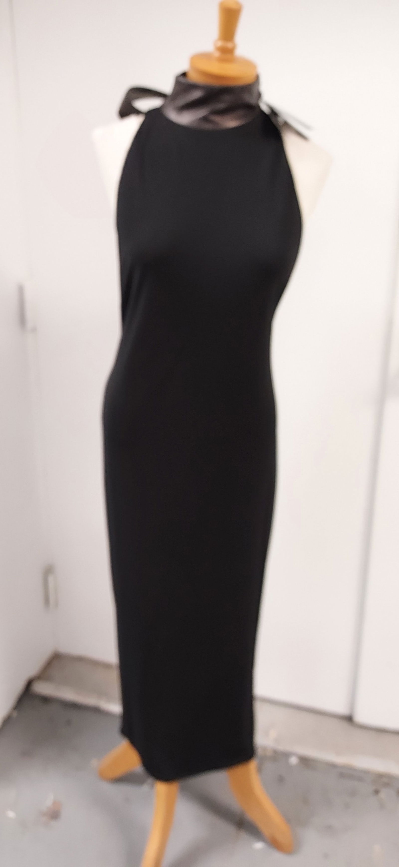 H865 Tom Ford long black halter dress (1 of 7)
