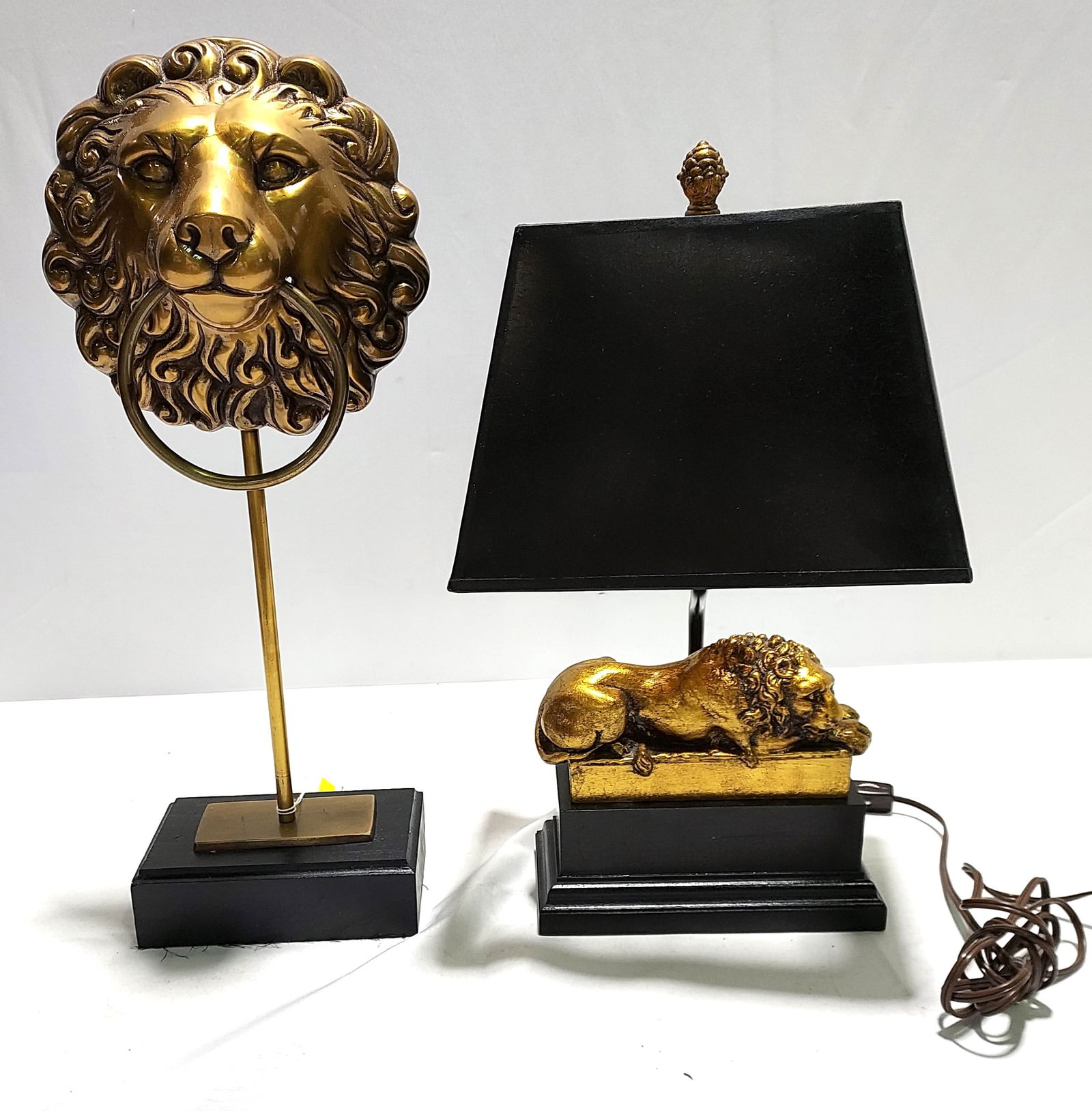 H402 Maitland Smith Lion Towel holder & a Lion Lam (1 of 8)