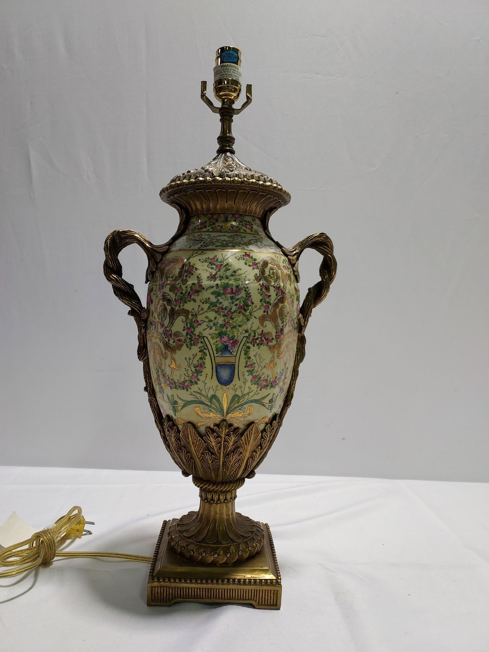 H1154 Bronze Mounted Ceramic Table lamp (1 of 4)