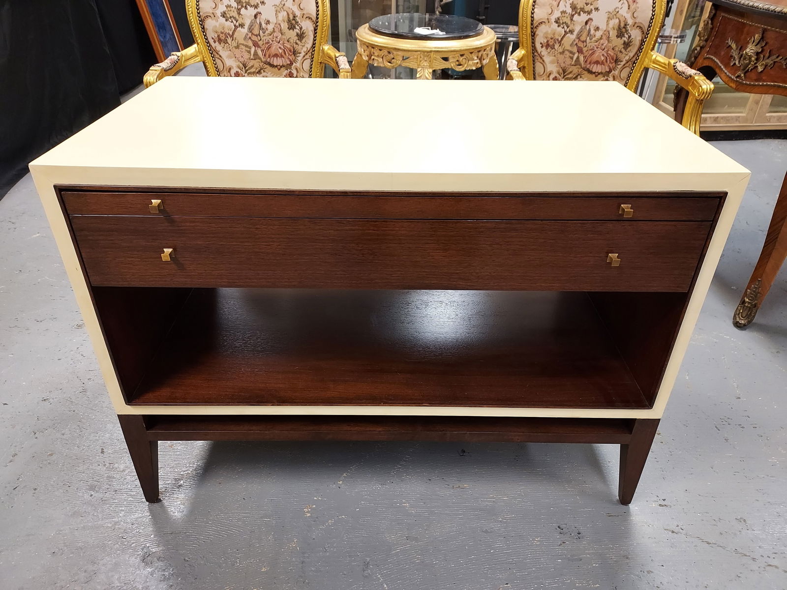 H1576 Barbara Barry End Table (1 of 13)