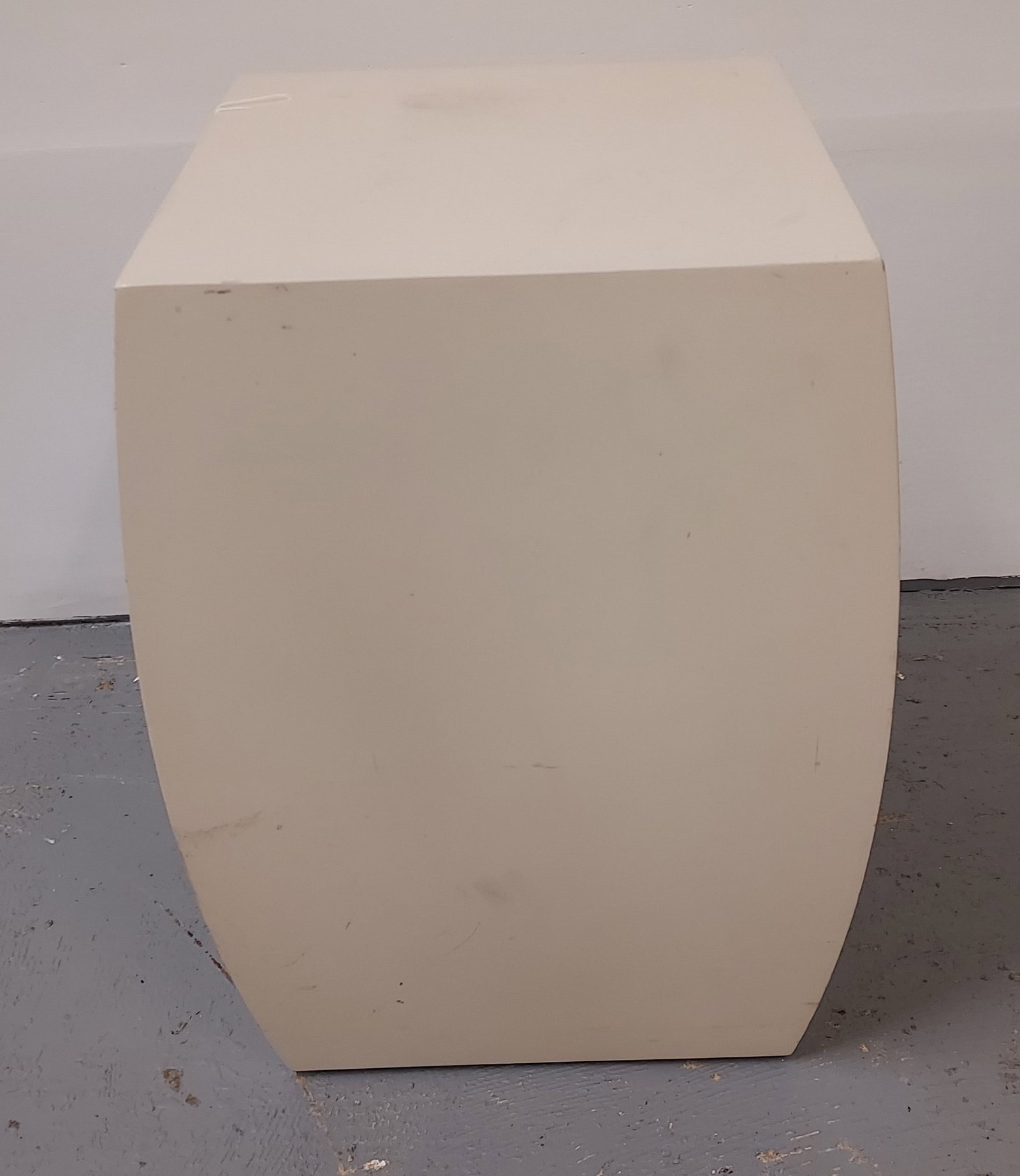 H1506 Baker Furniture beige mica side table dents,: Baker Furniture beige mica side table dents, dings, scratches. 19.5" x 13.5". Baker label on underside of base. 4th quarter 20th C.