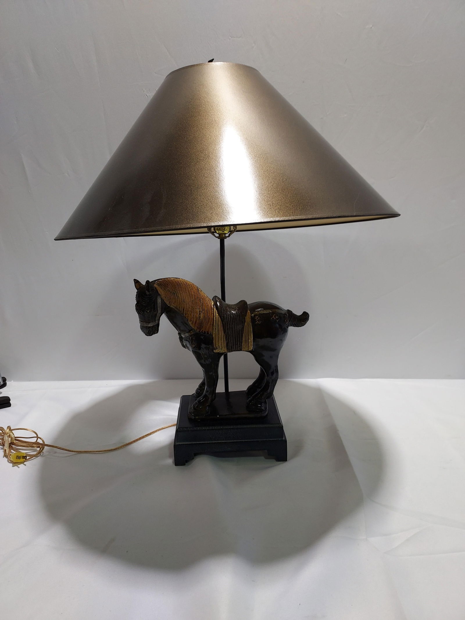 H2005 Decorative patinated white metal horse lamp (1 of 7)