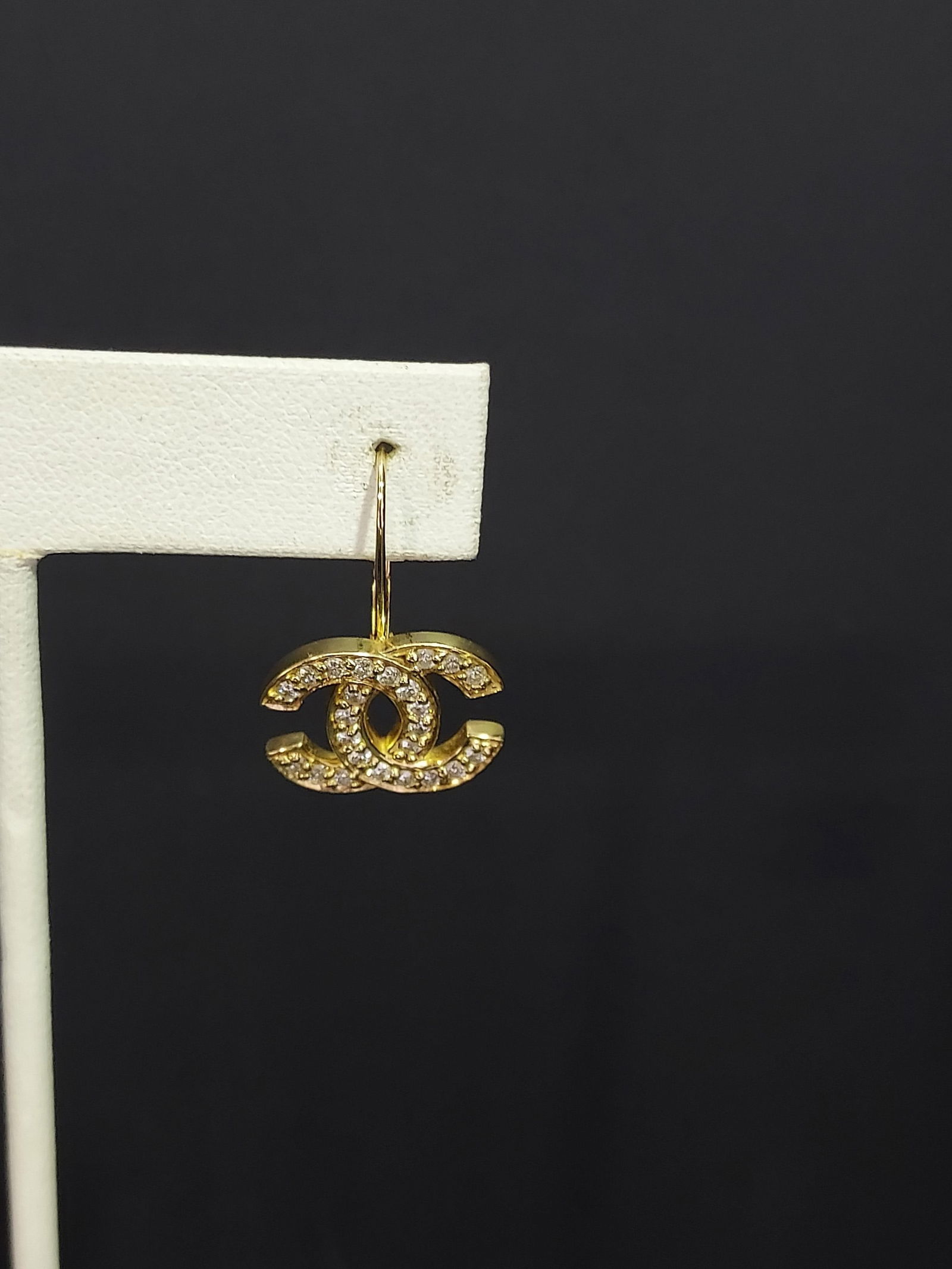 HJ47 SINGLE 14k yg diamond Chanel style earring (1 of 5)