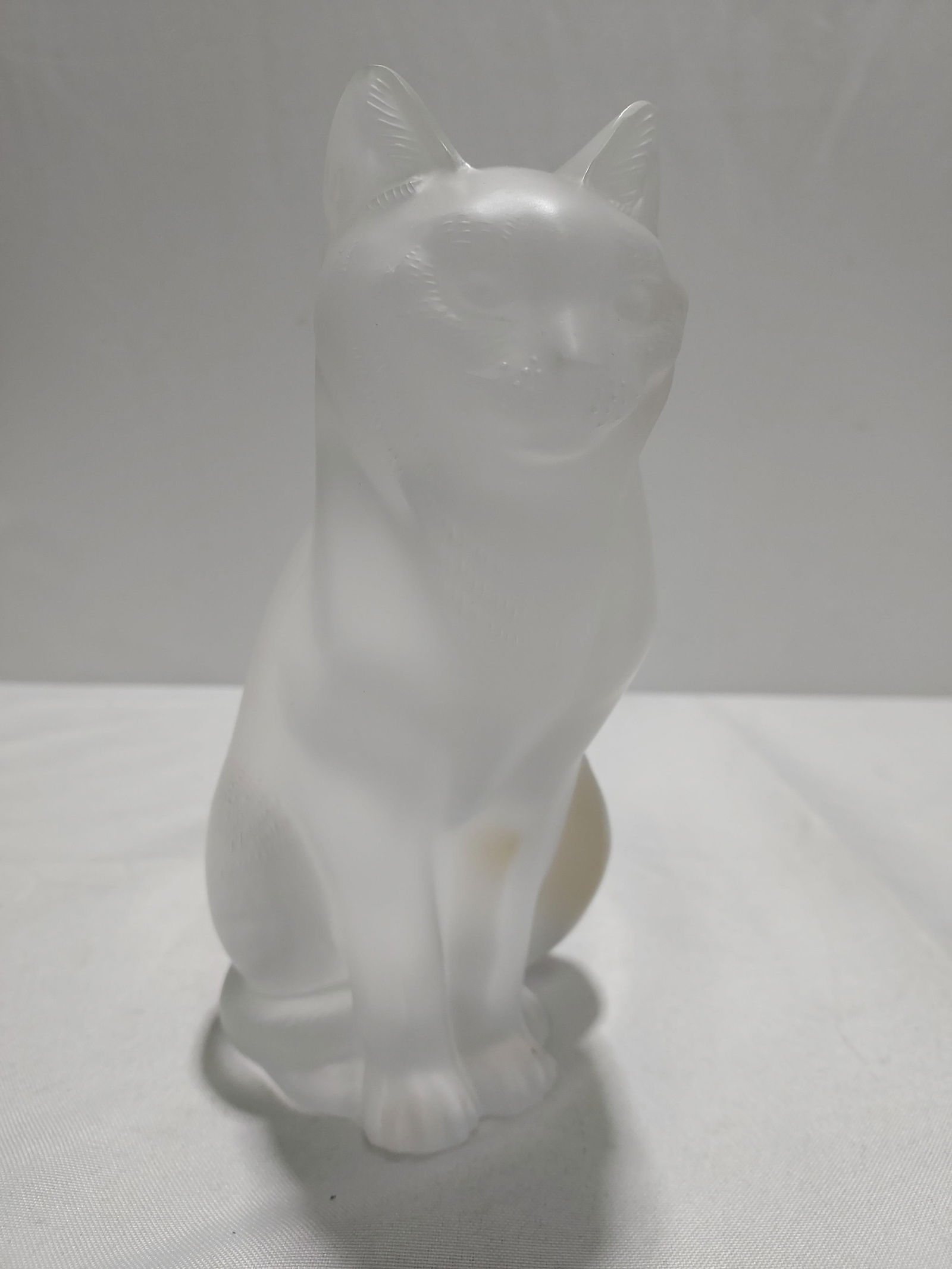 H289 Lalique Crystal sitting cat "Chat Assis" (1 of 7)