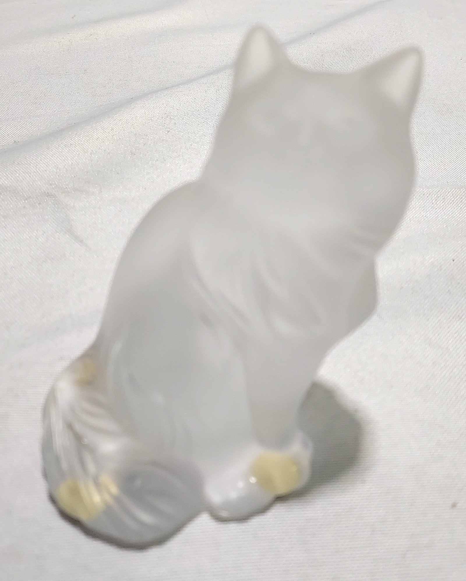 H290 Lalique crystal cat "Heggie": Lalique crystal cat "Heggie" a frosted crystal Persian cat. 3.5" x 3"