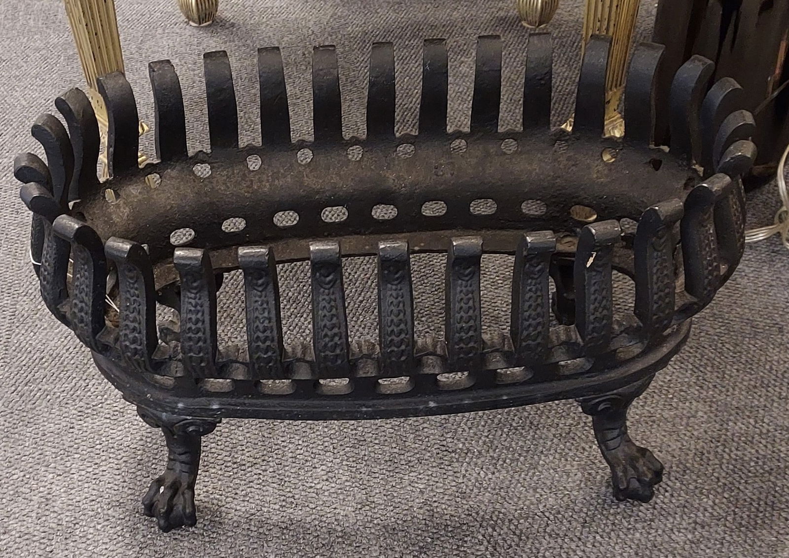 H1251 Cast iron fireplace basket (1 of 3)