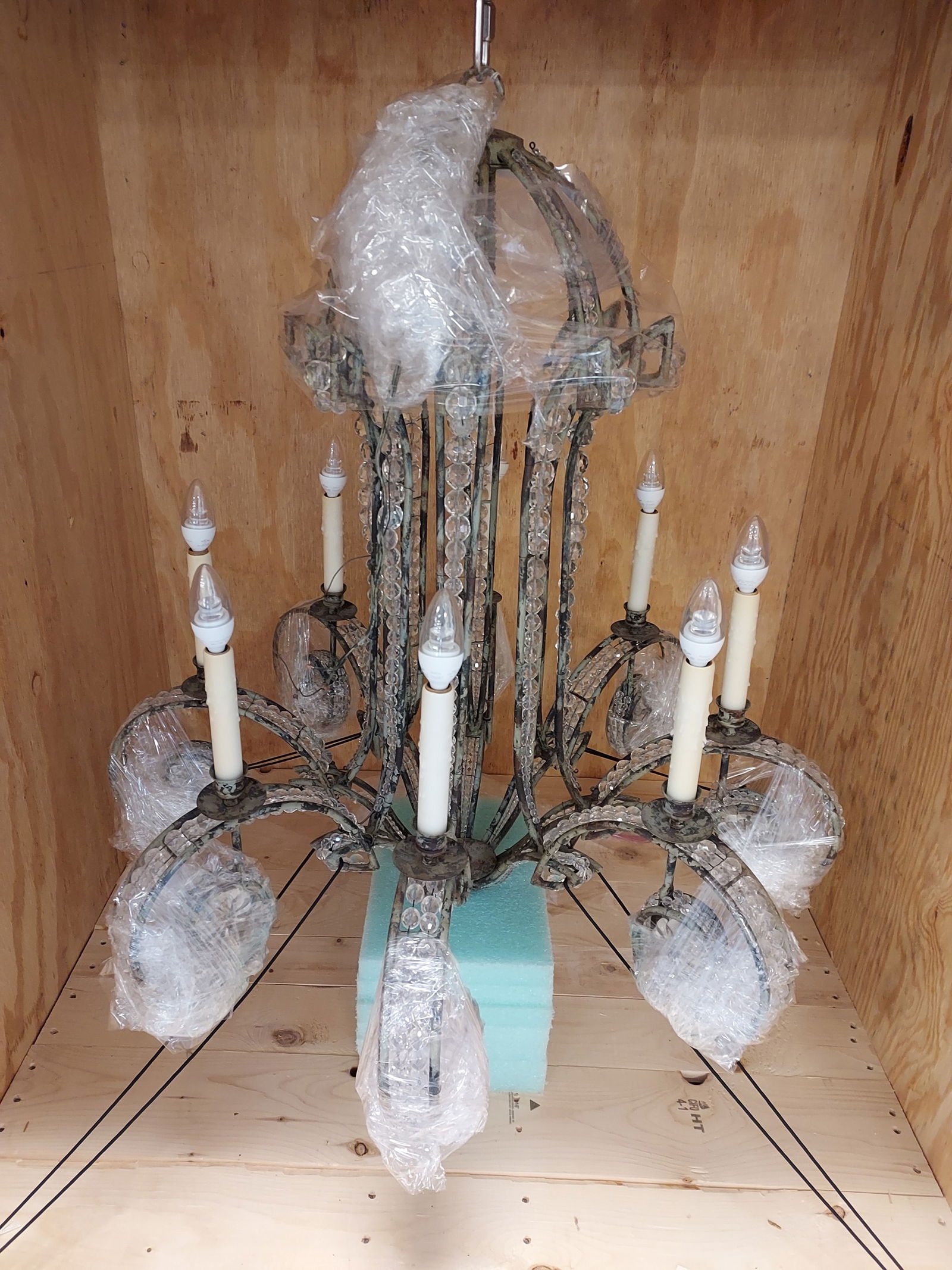 H1289 8-Arm Crystal Chandelier (1 of 7)