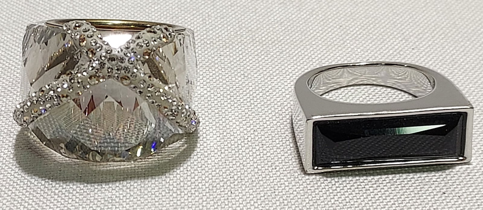 H581 Two Swarovski rings. (1 of 5)
