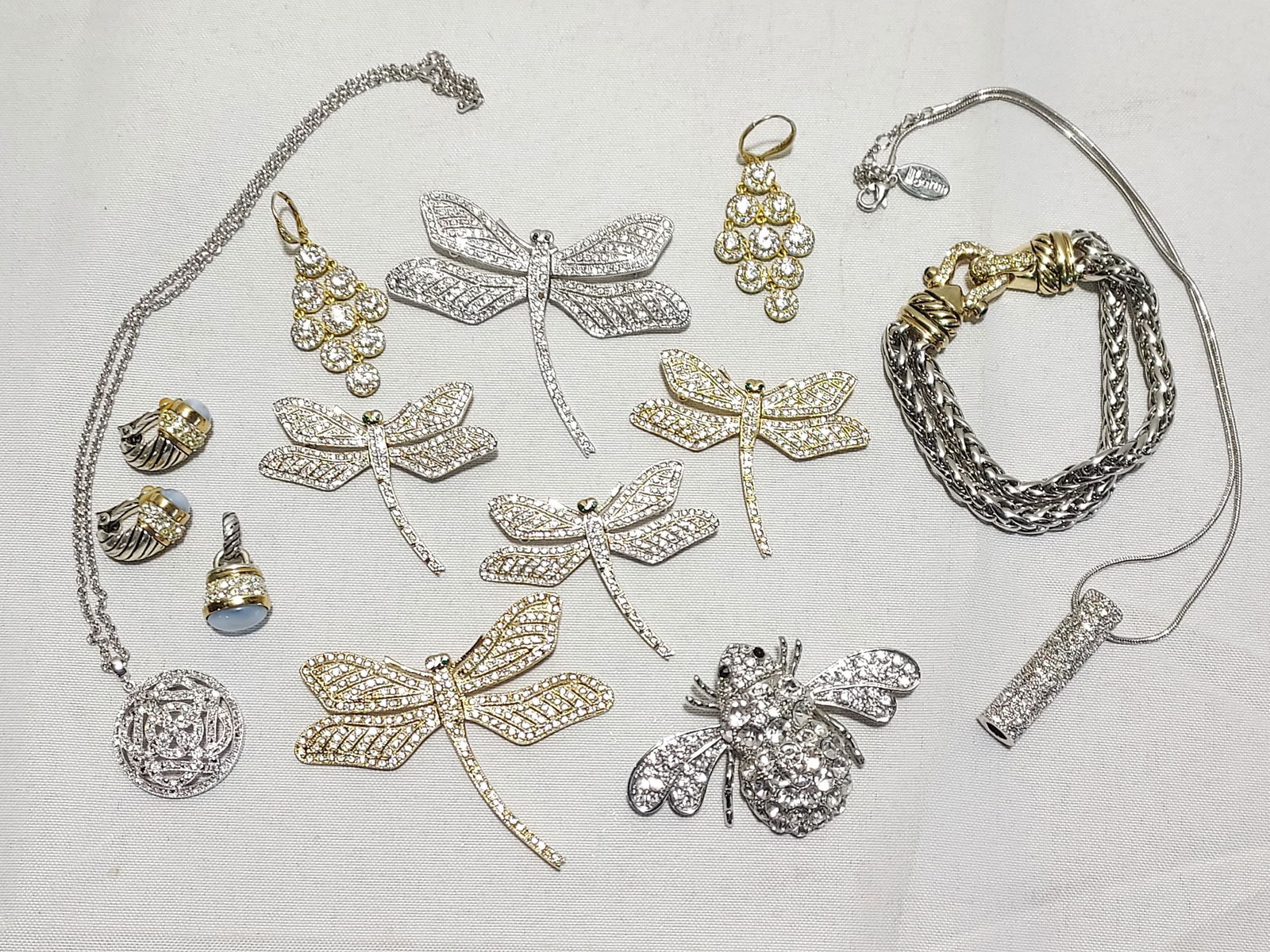 H600 12pc unsigned costume jewelry (1 of 5)