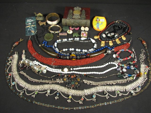 ASSORTED LADIES COSTUME JEWELRY, ETC.: Lot of assorted ladies costume jewelry and more. Includes necklaces, bracelets, pendants, boxes, earrings, belts, buttons, etc. Some of the materials include jade colored stones, beads, horn, brass, g