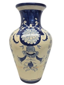 HAND PAINTED TALAVERA BLUE/WHT FLORAL VASE SIGNED