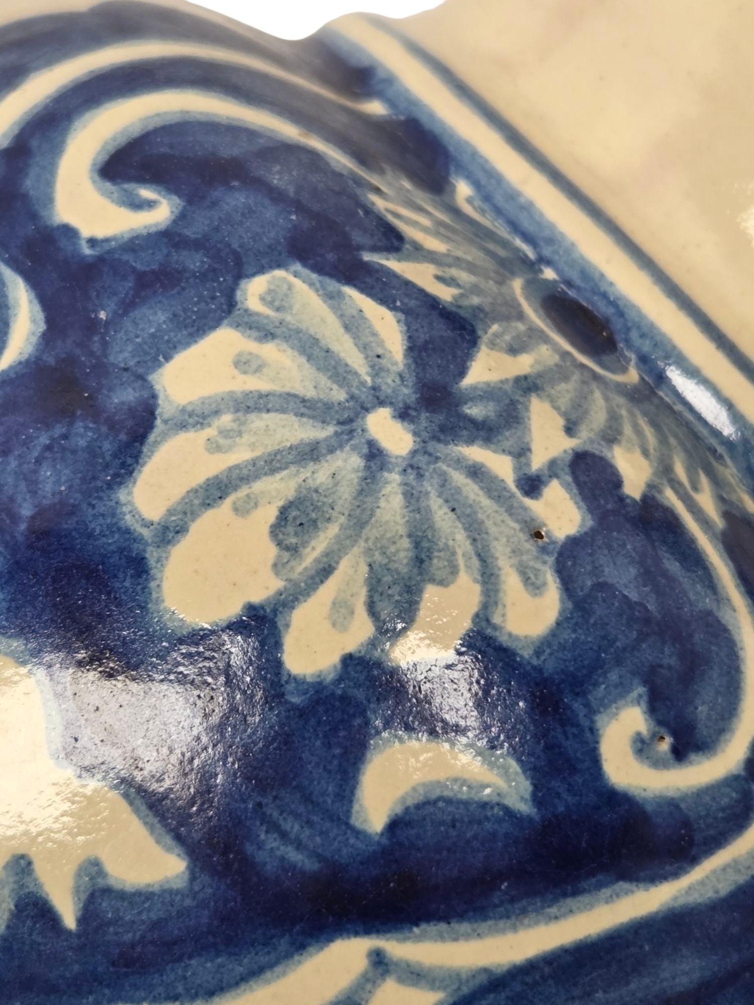 HAND PAINTED TALAVERA SIGNED BLUE/WHT VASE - 7
