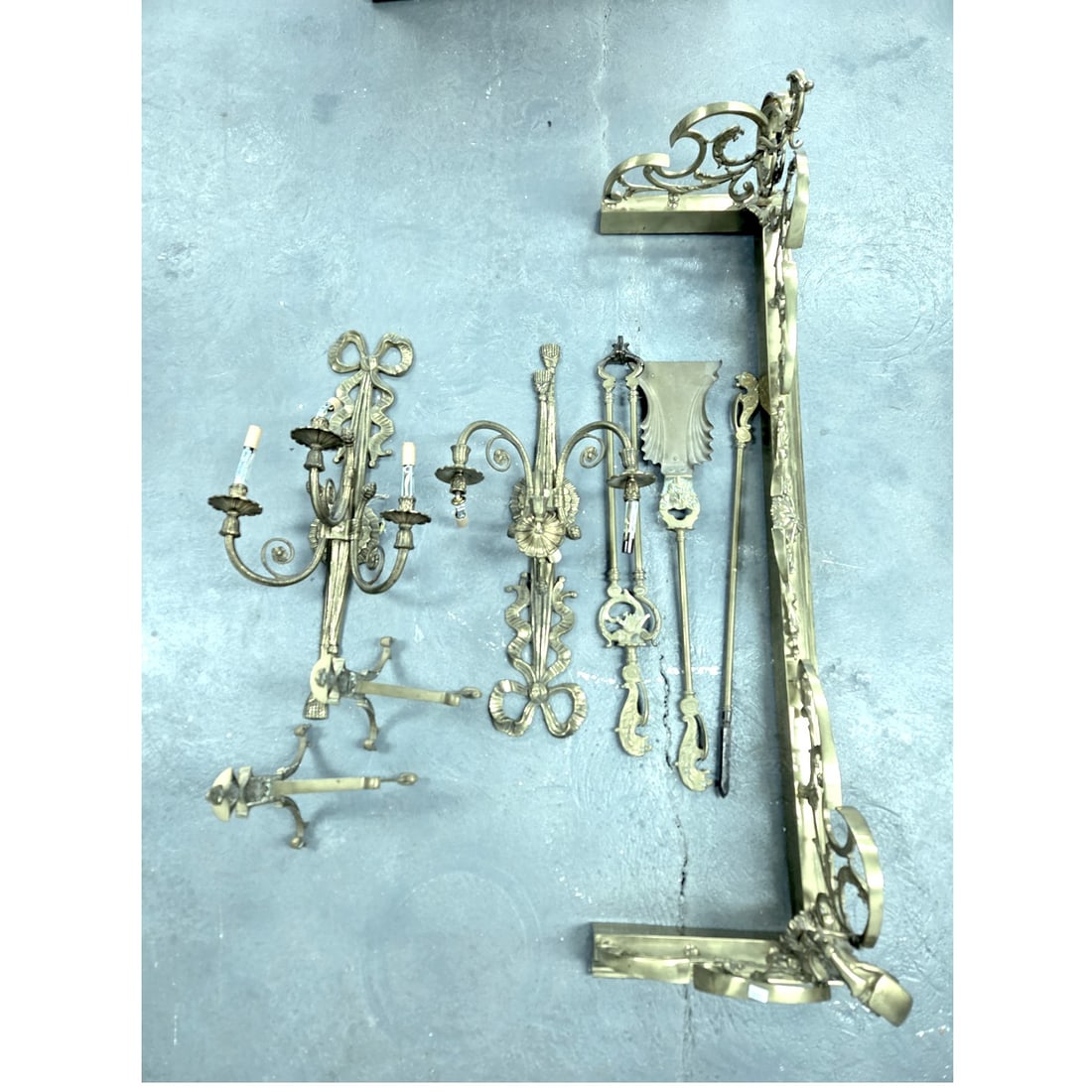 BRASS GROUPING OF FIREPLACE ITEMS & SCONCES: Brass lot grouping consisting of: Fire place fender measuring 13"H x 52" W; toasting fork measuring 29", tongs measuring 29"; ash shovel measuring 29", andiron (a.k.a firedog) measuring 13" H x 7" W